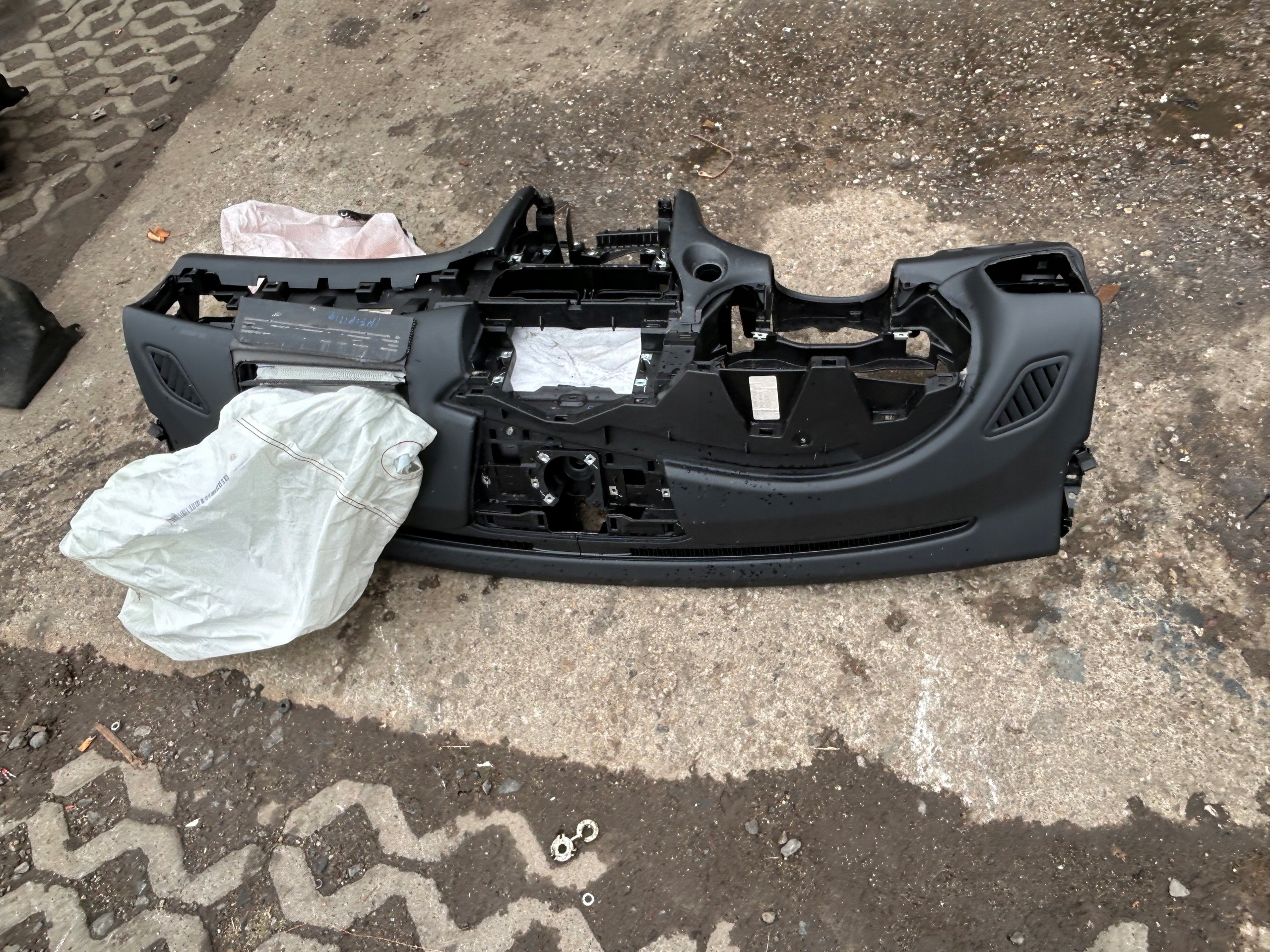 INFINITI Q30 console dashboard instrument panel AIR BAG WYSTRZELONA