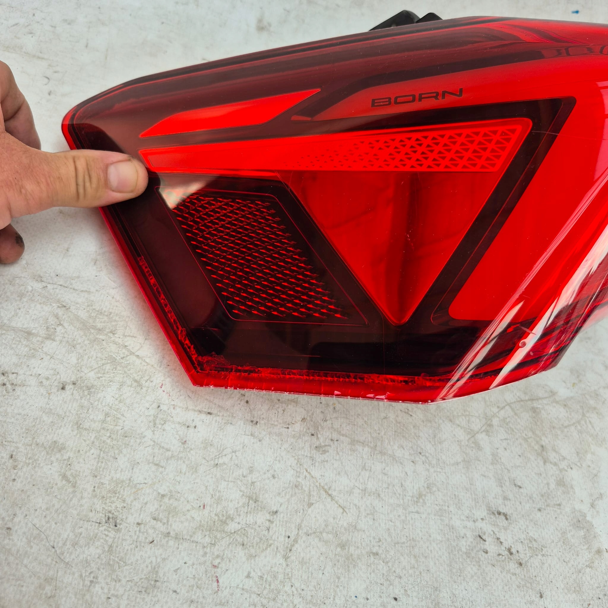 CUPRA BORN 21- light left rear part rear
