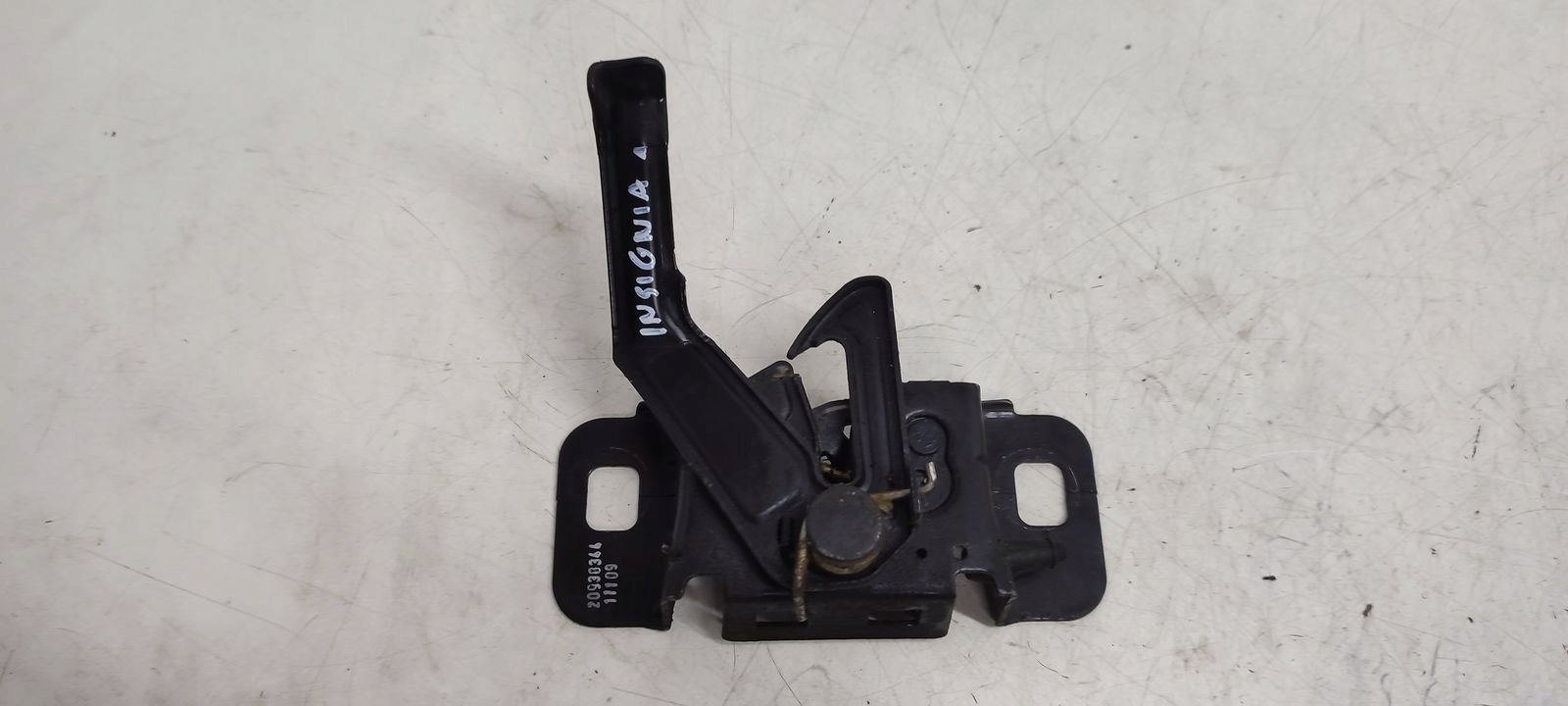 serratura cofano usato Opel Insignia A