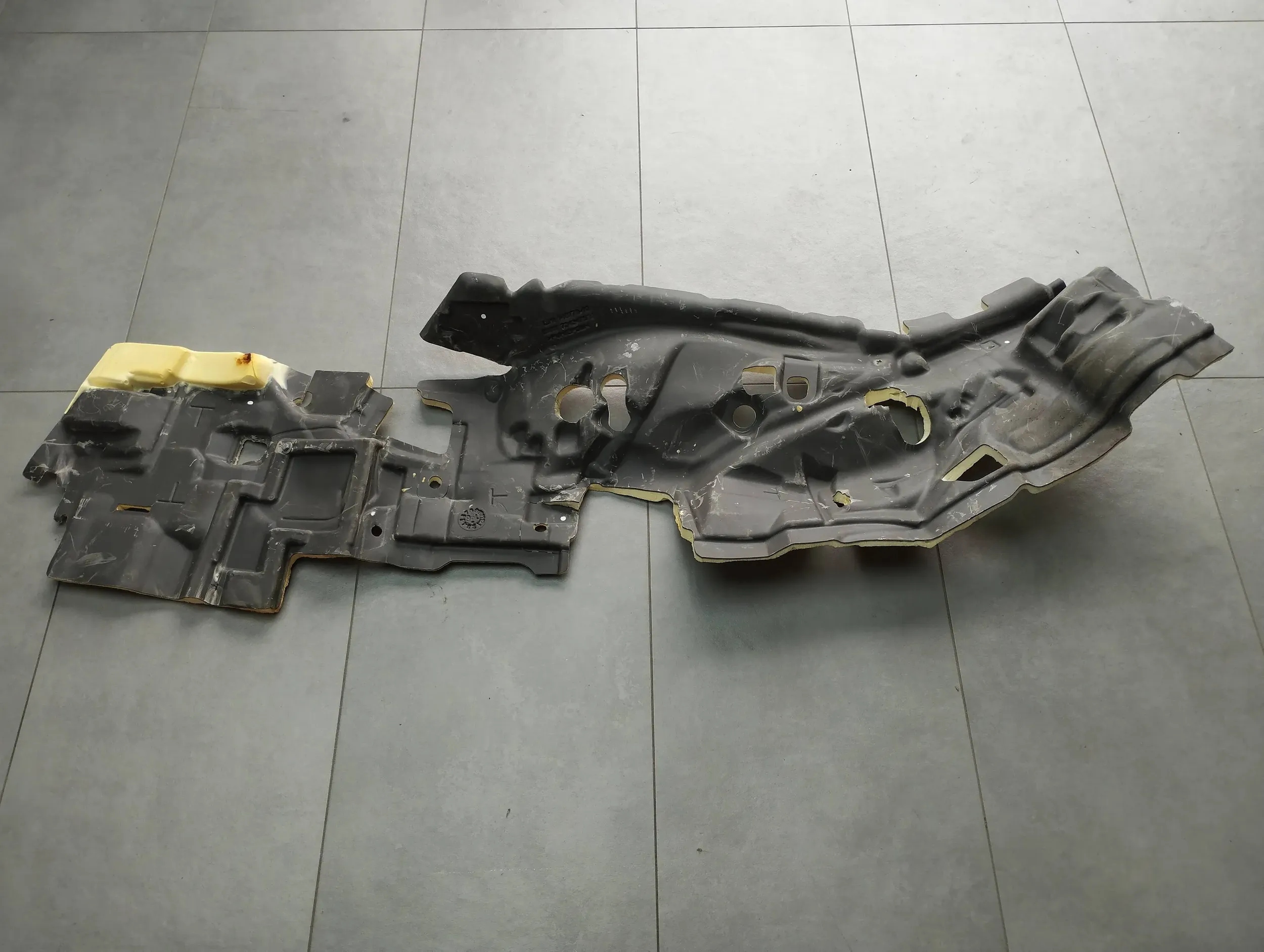 BMW 7 G11 hangszigetelő NADKOLA bal far 7343475