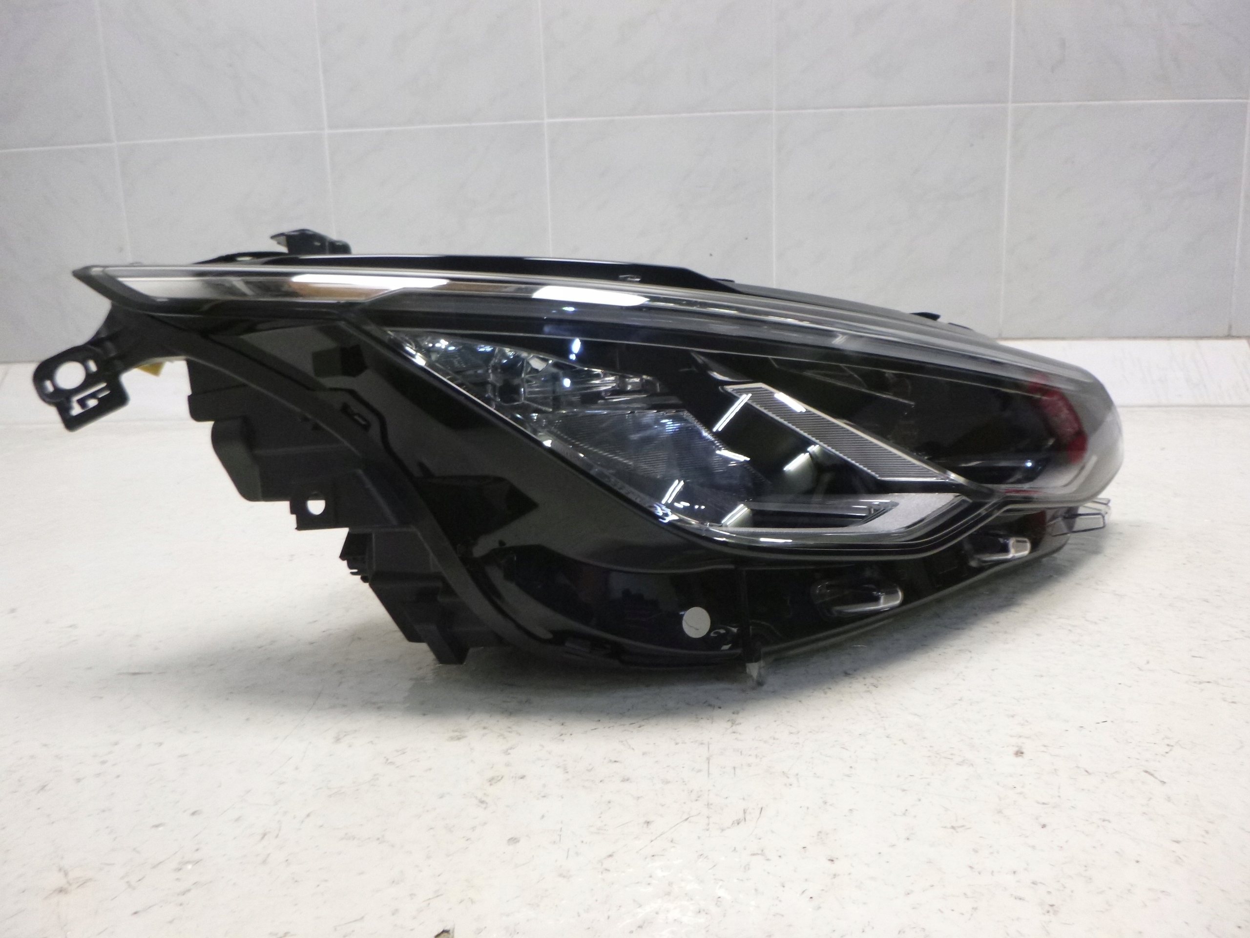 VW GOLF VIII light front FULL LED right left 6 PIN