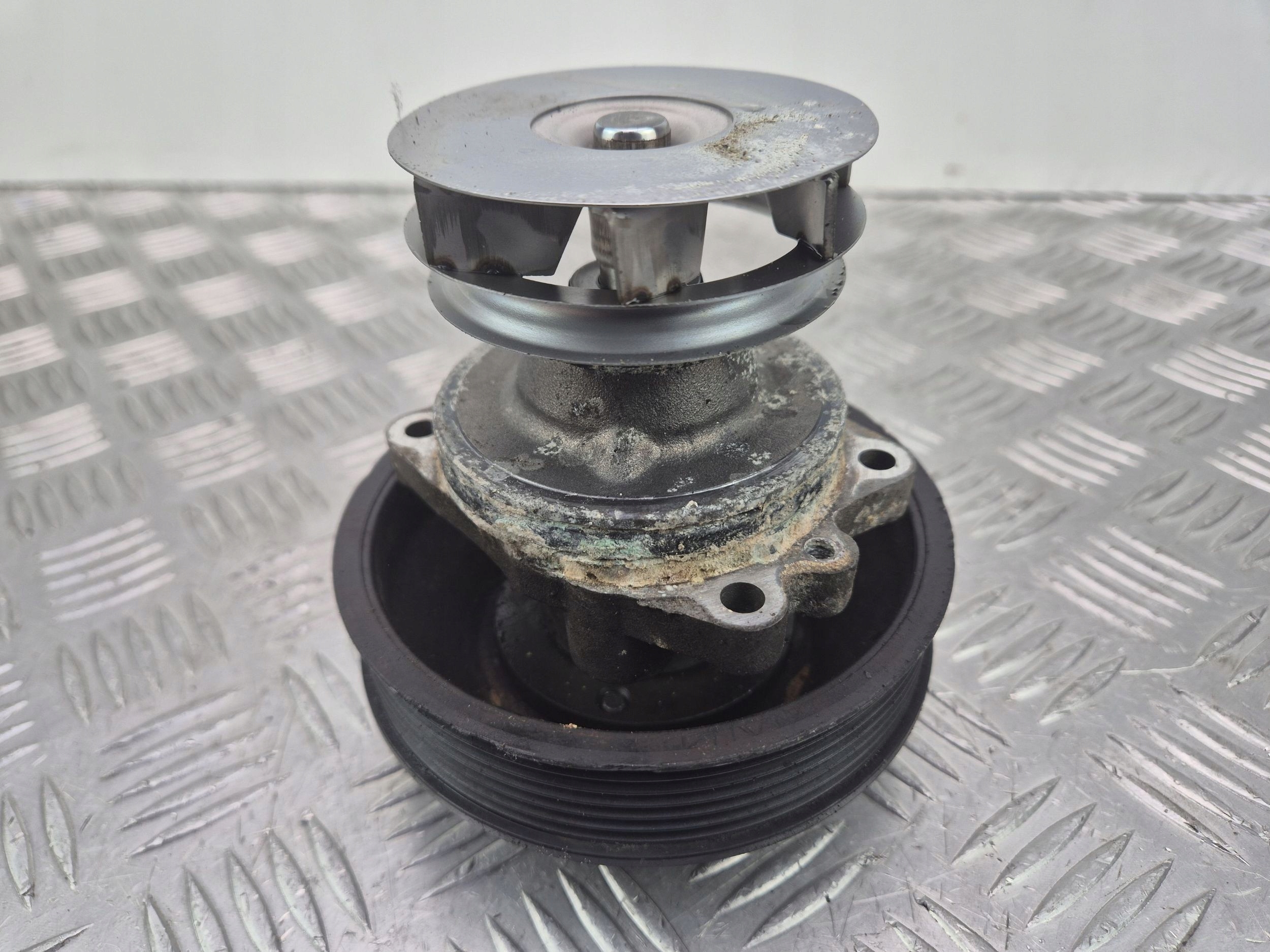 remenica pompy vode BMW 5 E60 E61 525i 1436590 M54B25
