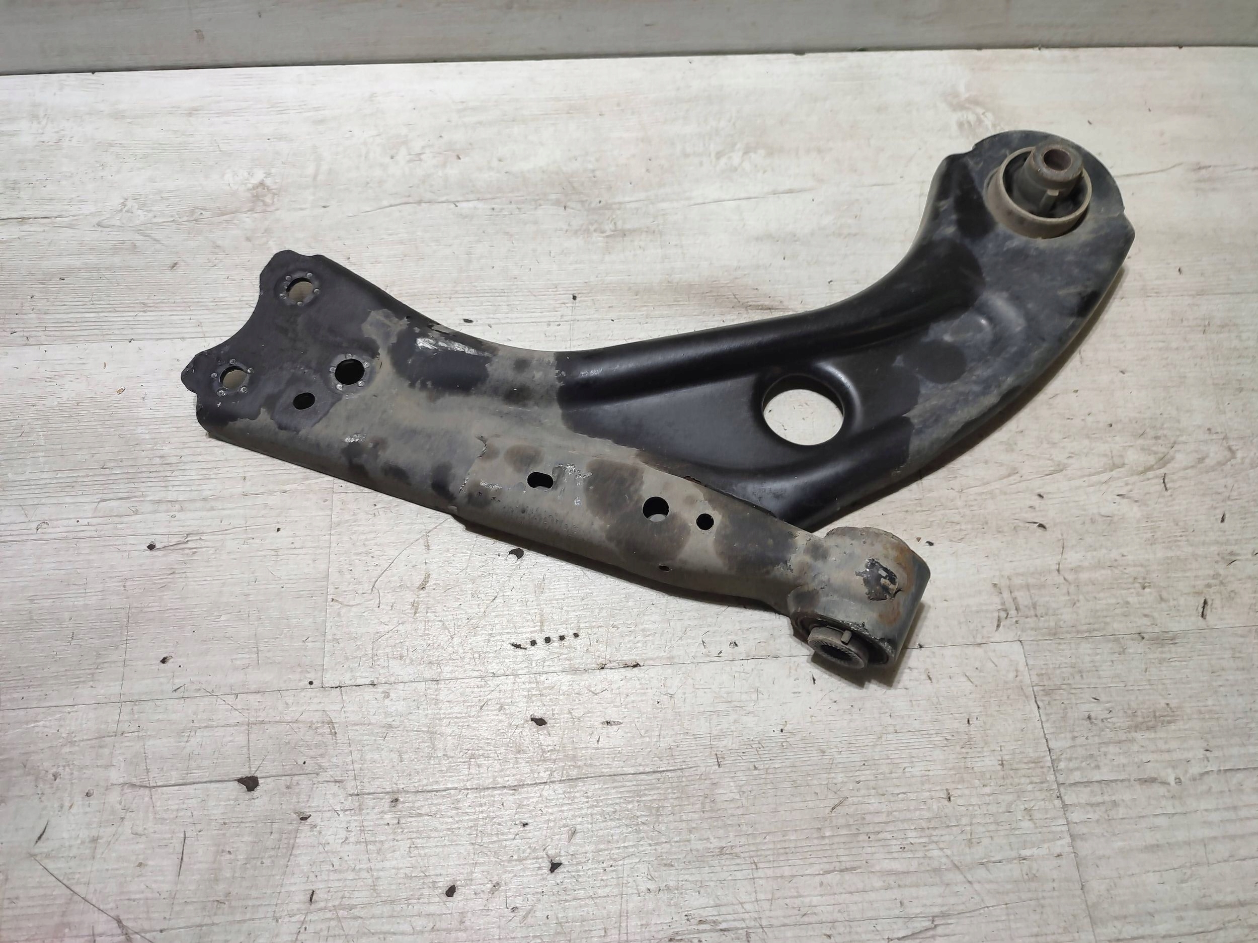 Peugeot 308 2019 front side left arm front