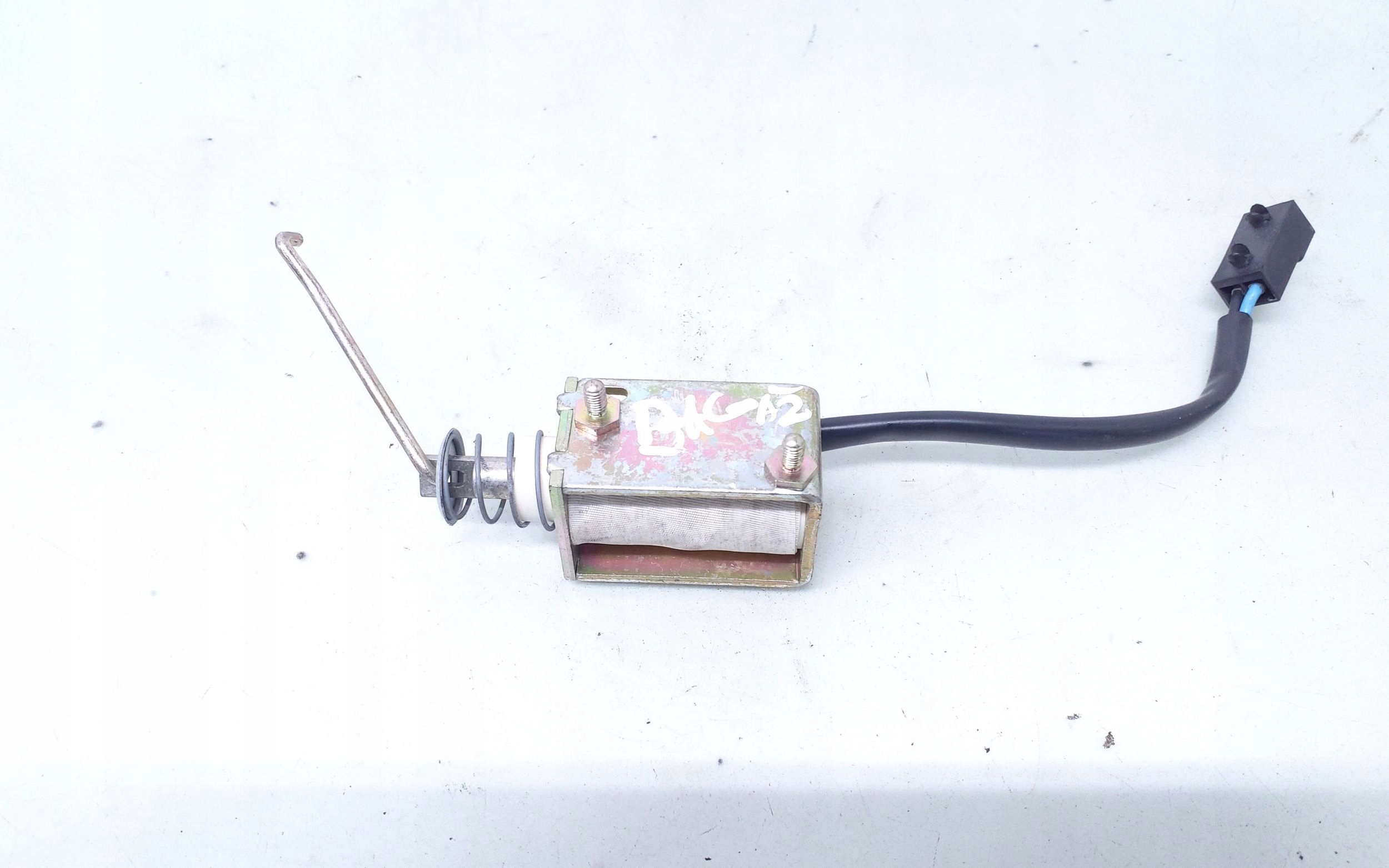 ZAMEK SIŁOWNIK KLAPY BAGAŻNIKA ALFA ROMEO 916 GTV 60594777