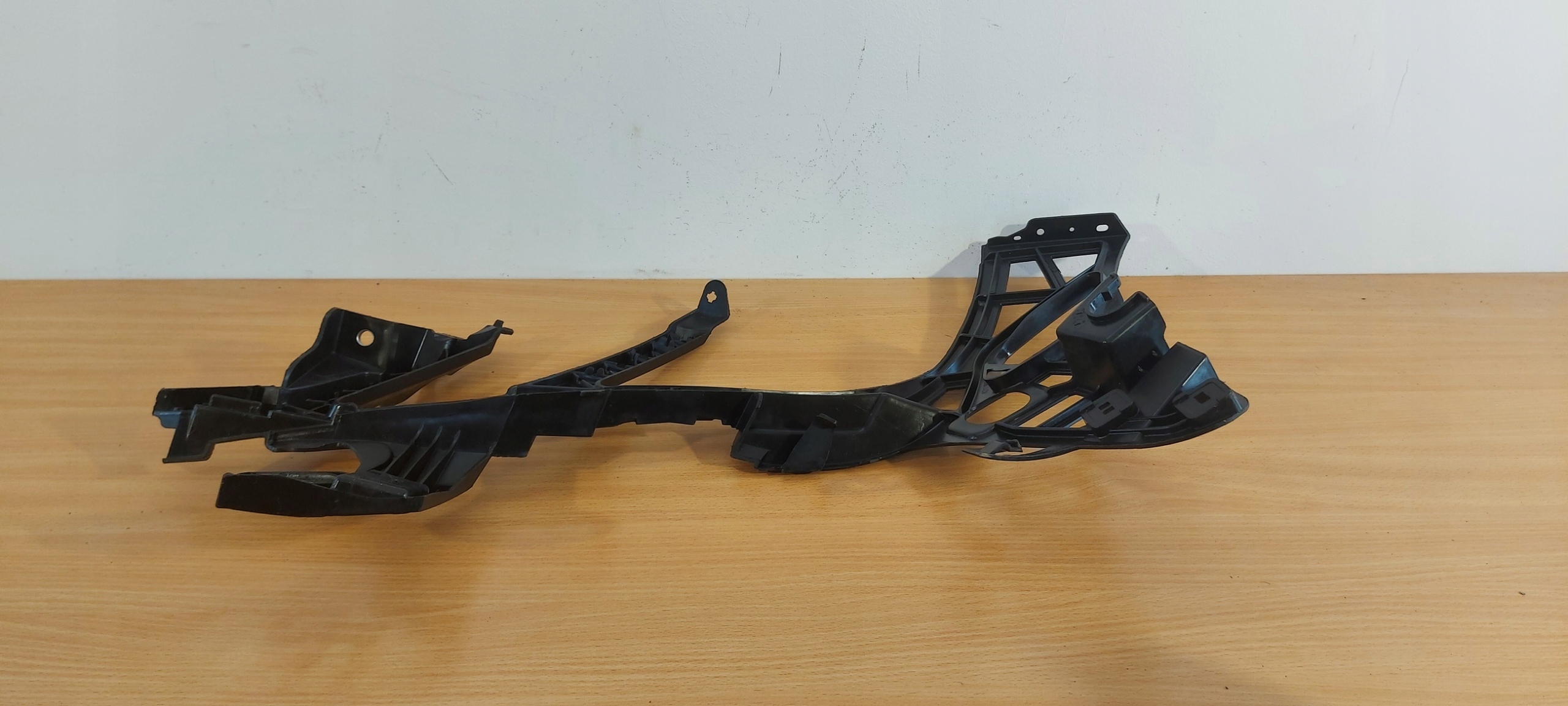 MERCEDES E-KLASA W212 AMG support lights of a bumper RH