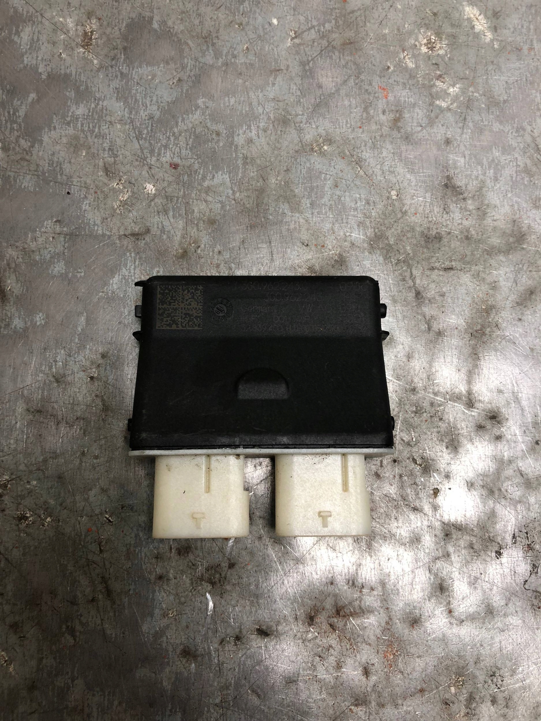module control unit bonnet boot VW AUDI 3G0962243C
