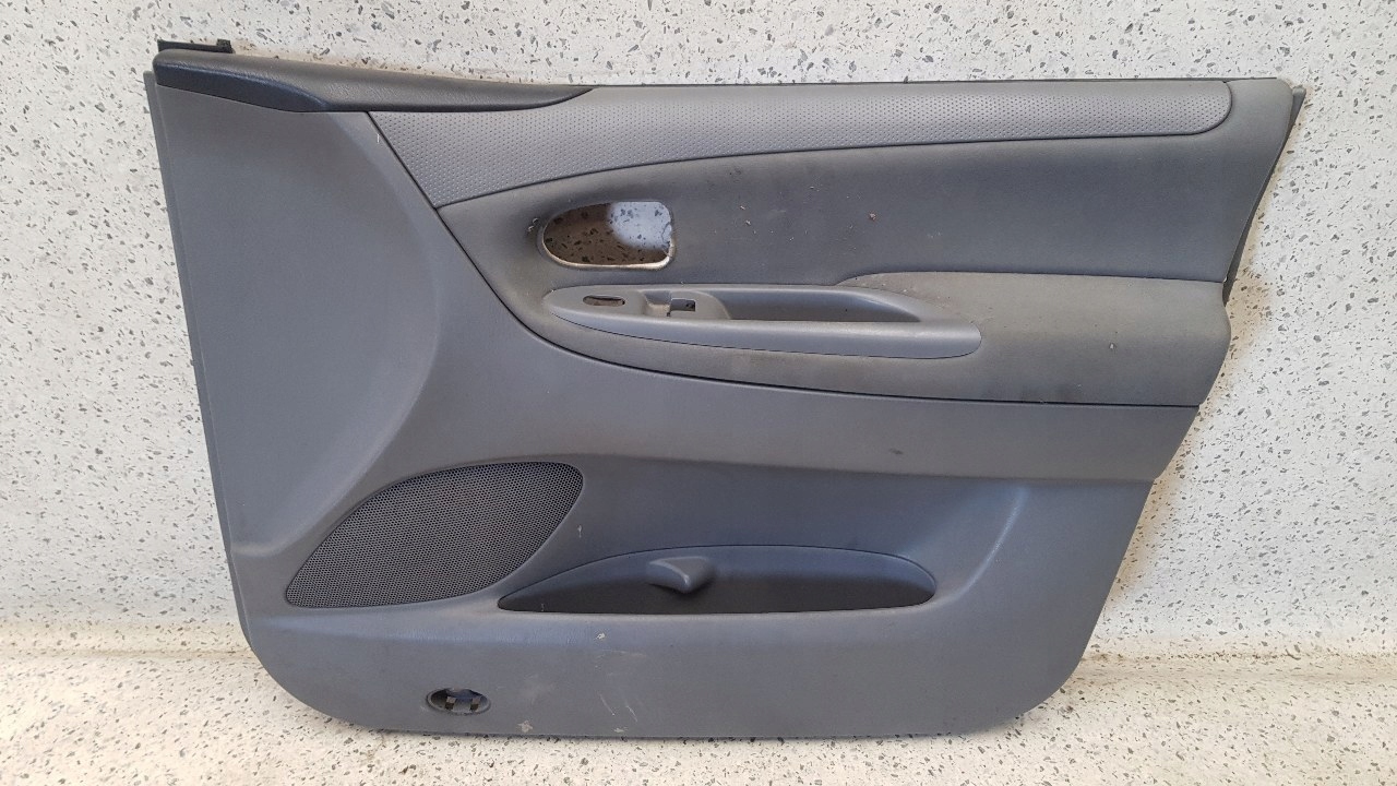 дверные карты обивка передняя правая mazda MPV II