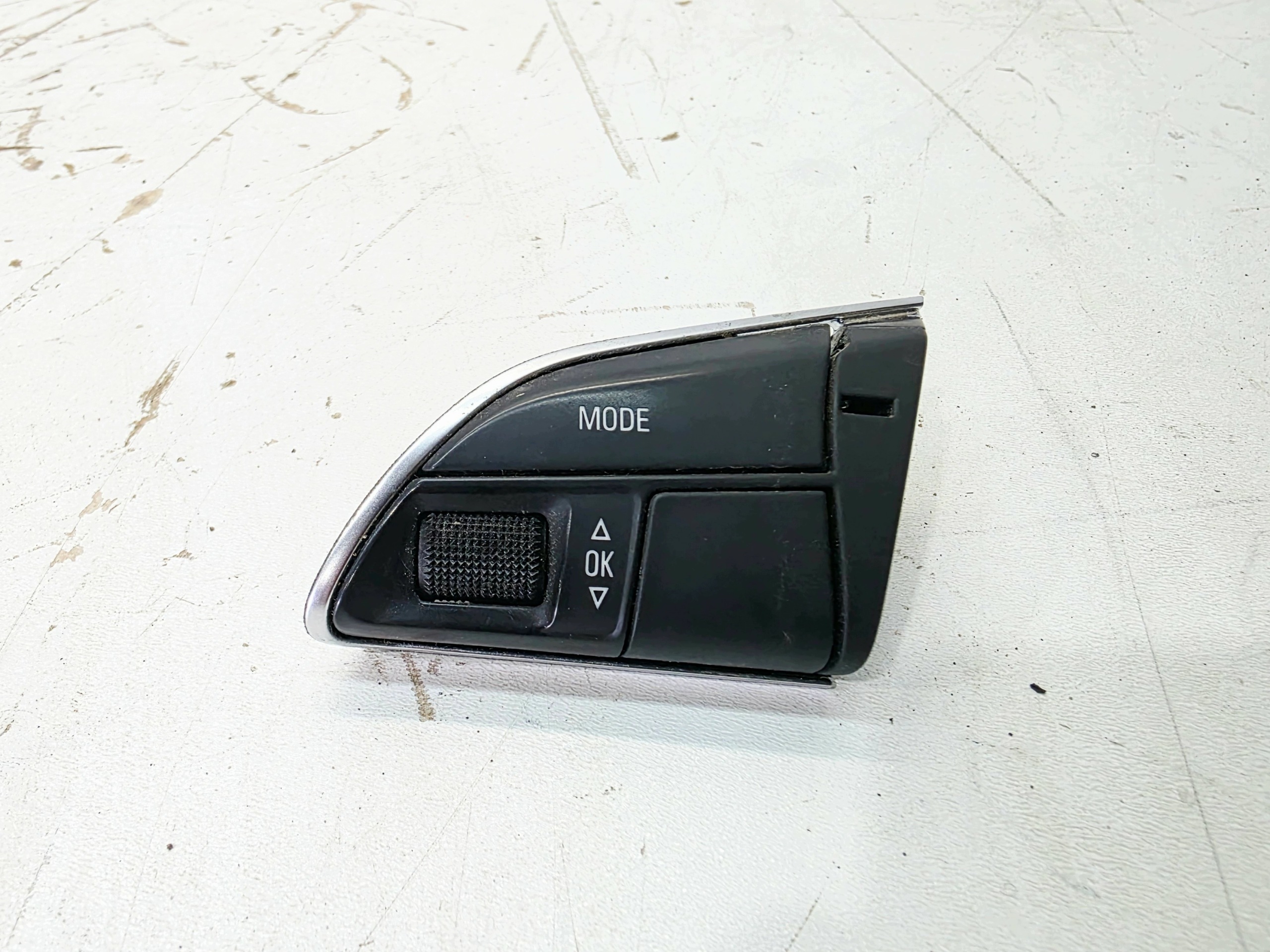 GUZIK button MULTIFUNKCJI left AUDI A4 B8 A5 A6 A7 Q7 4L0951523C