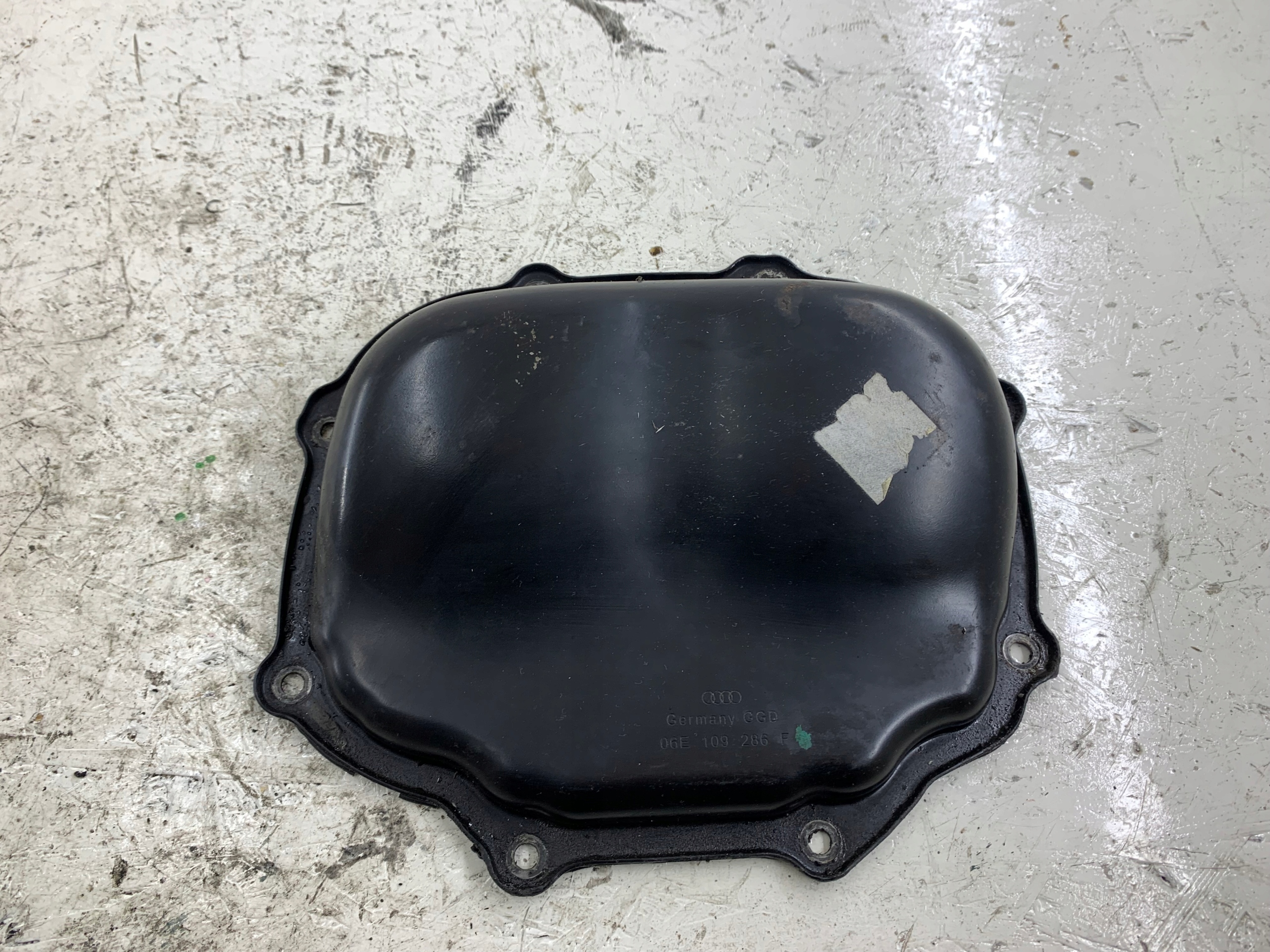 AUDI A6 C6 3.2 V6 FSI couverture de la distribution droit 06E109286F