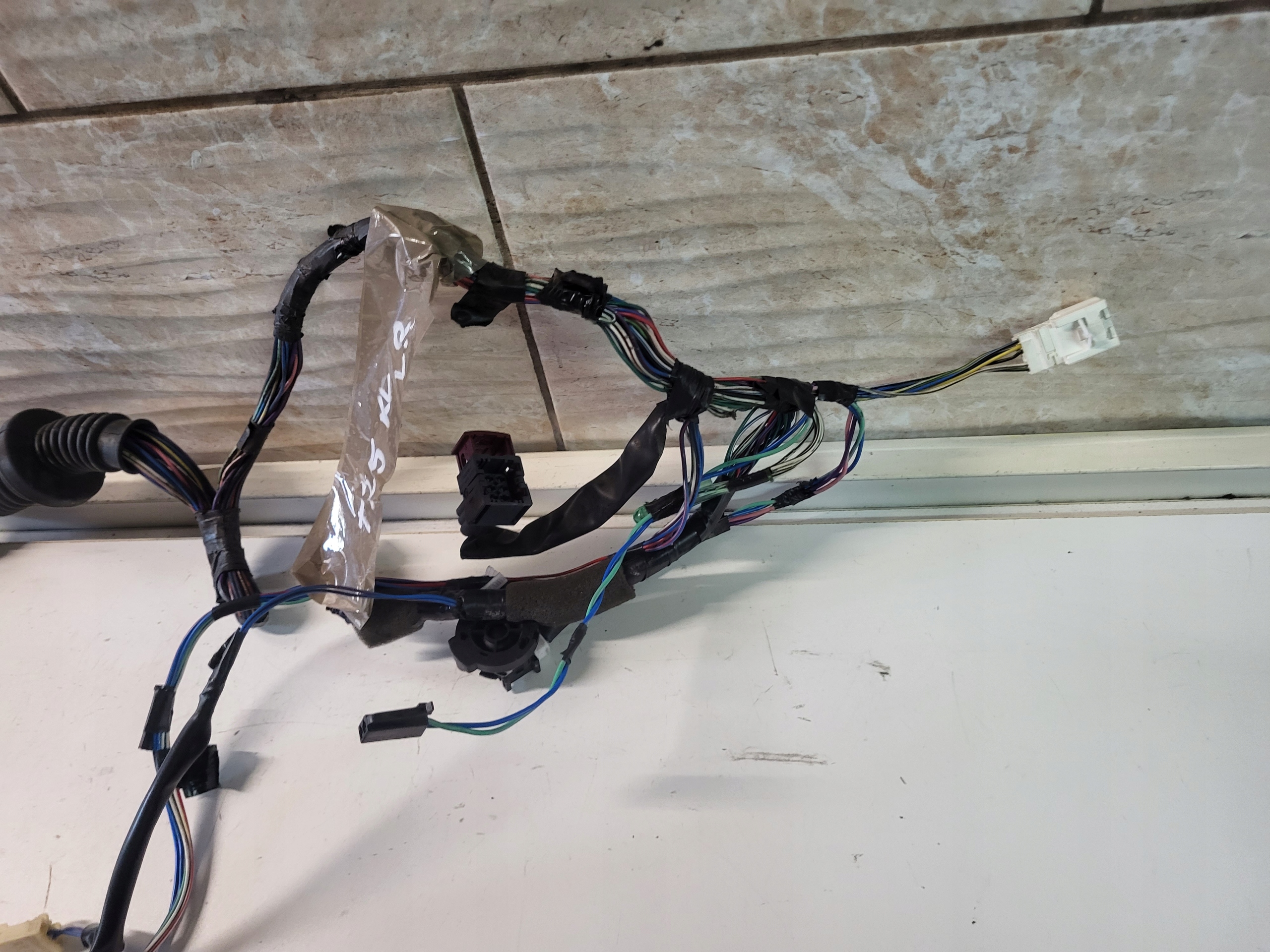 bundle door left front AVENSIS T25 82151-05480