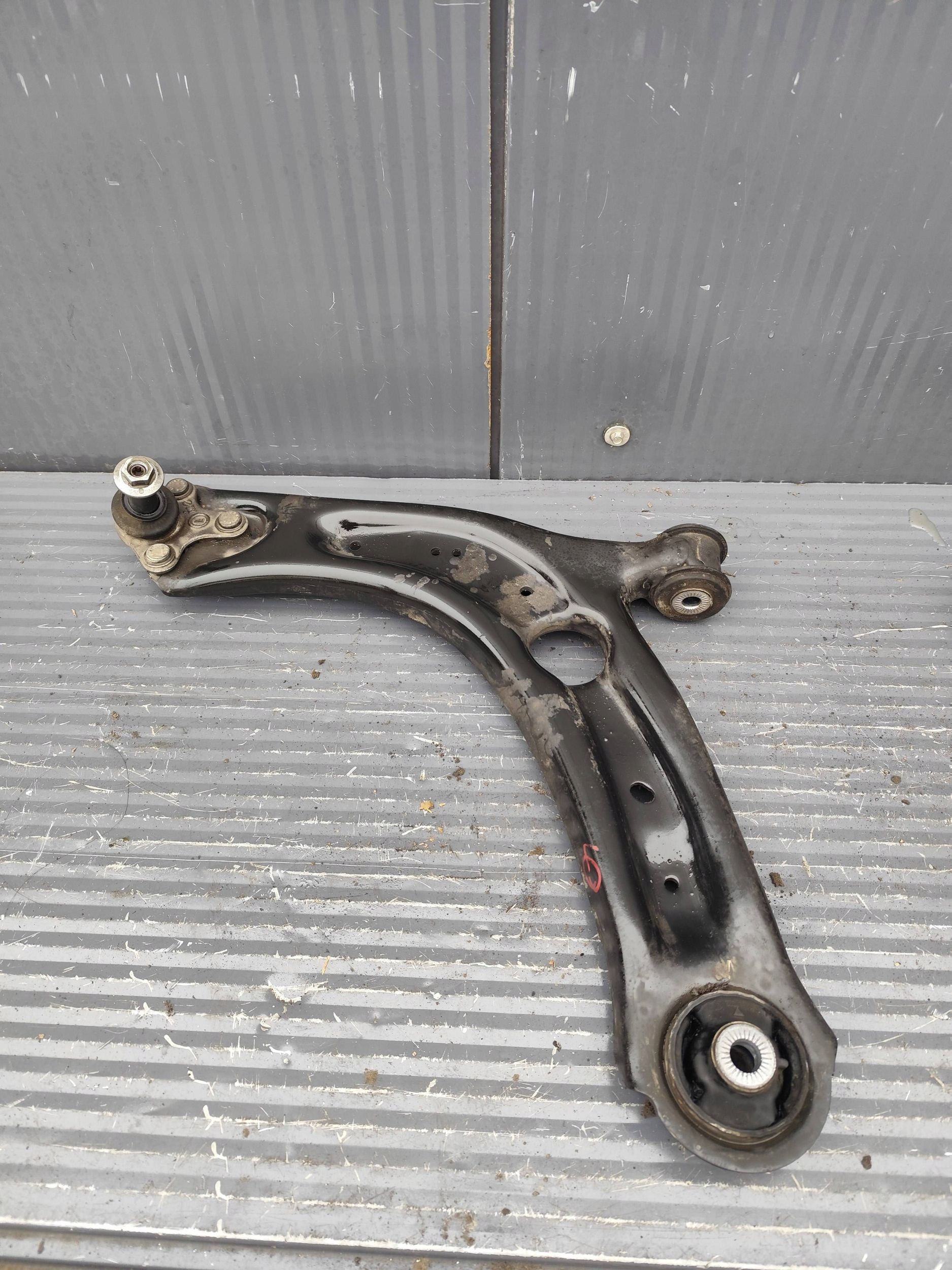 AUDI Q3 II 83A arm front left