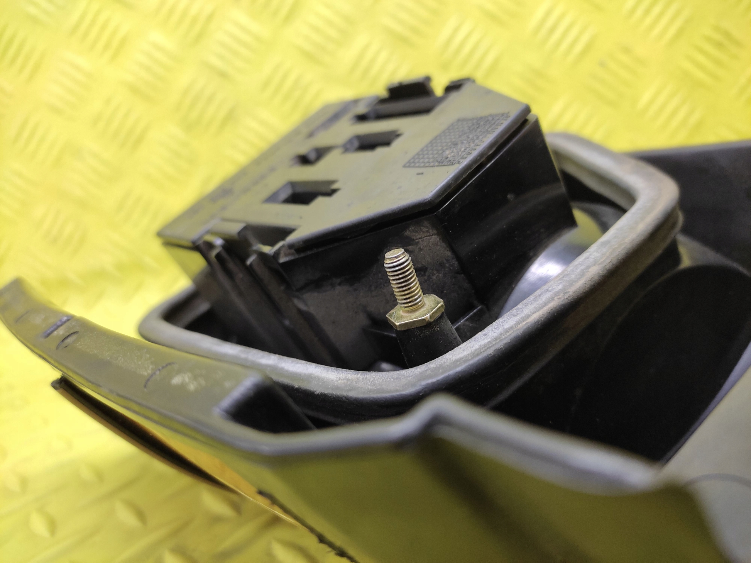 VW PASSAT B3 KOMBI light left rear part 333945111