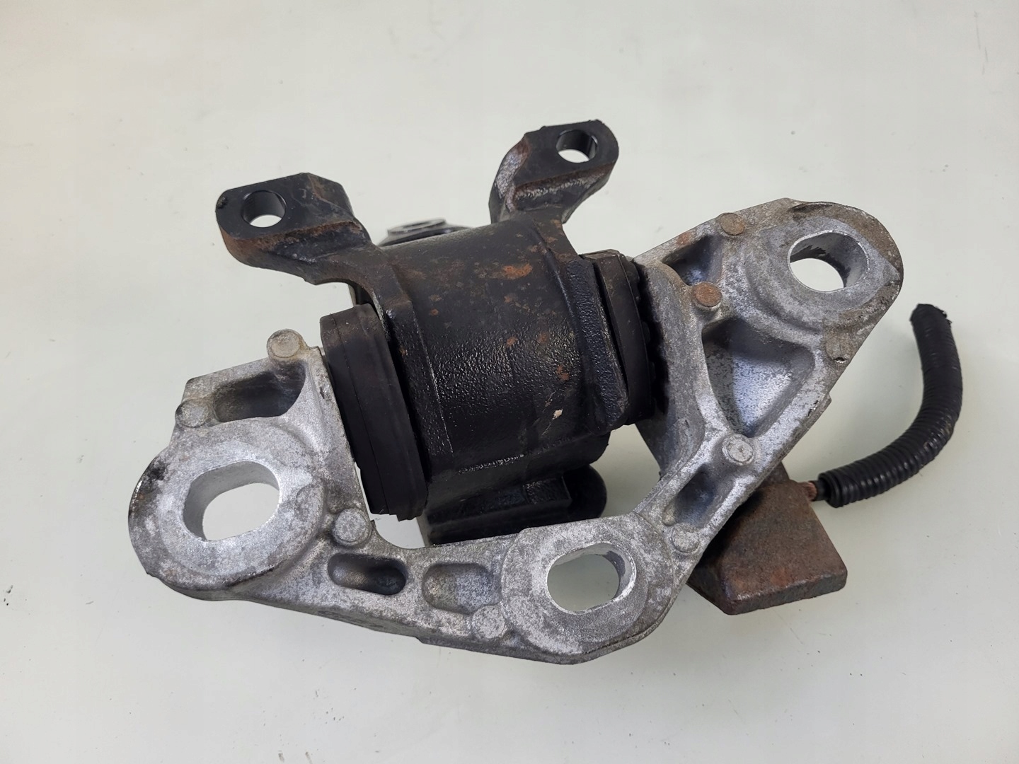 engine mount holder holder 2.2 d MAZDA CX-5 and KE