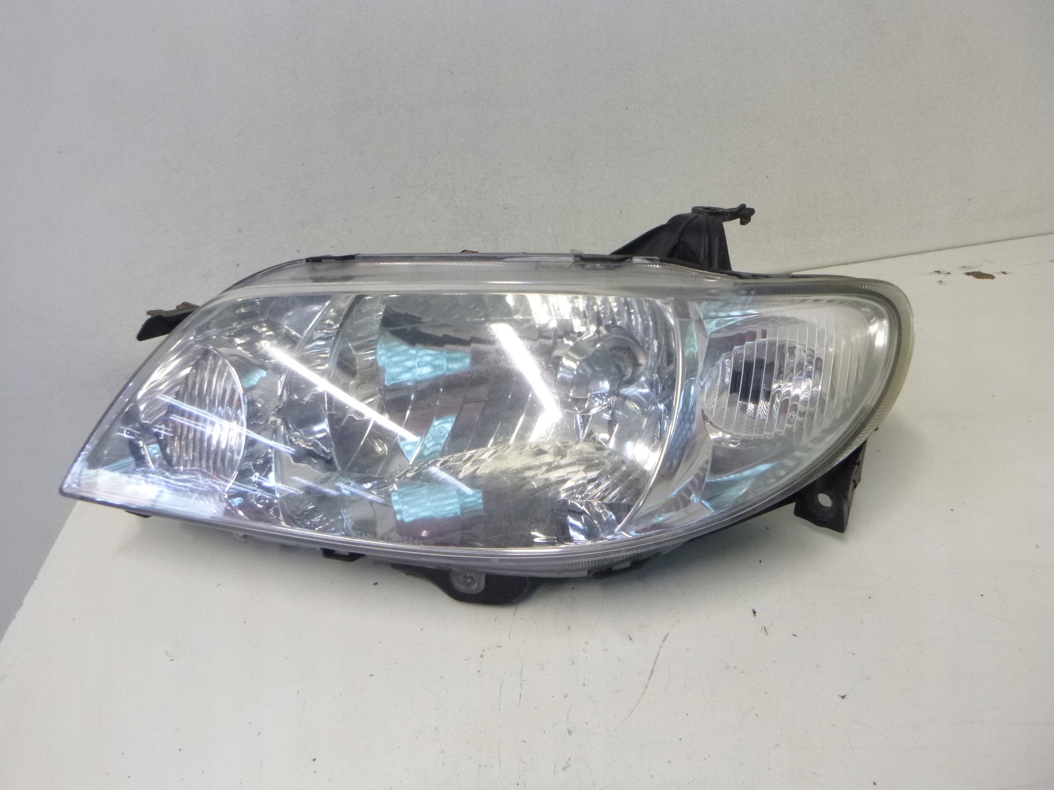 light front Mazda 323F BJ 2001