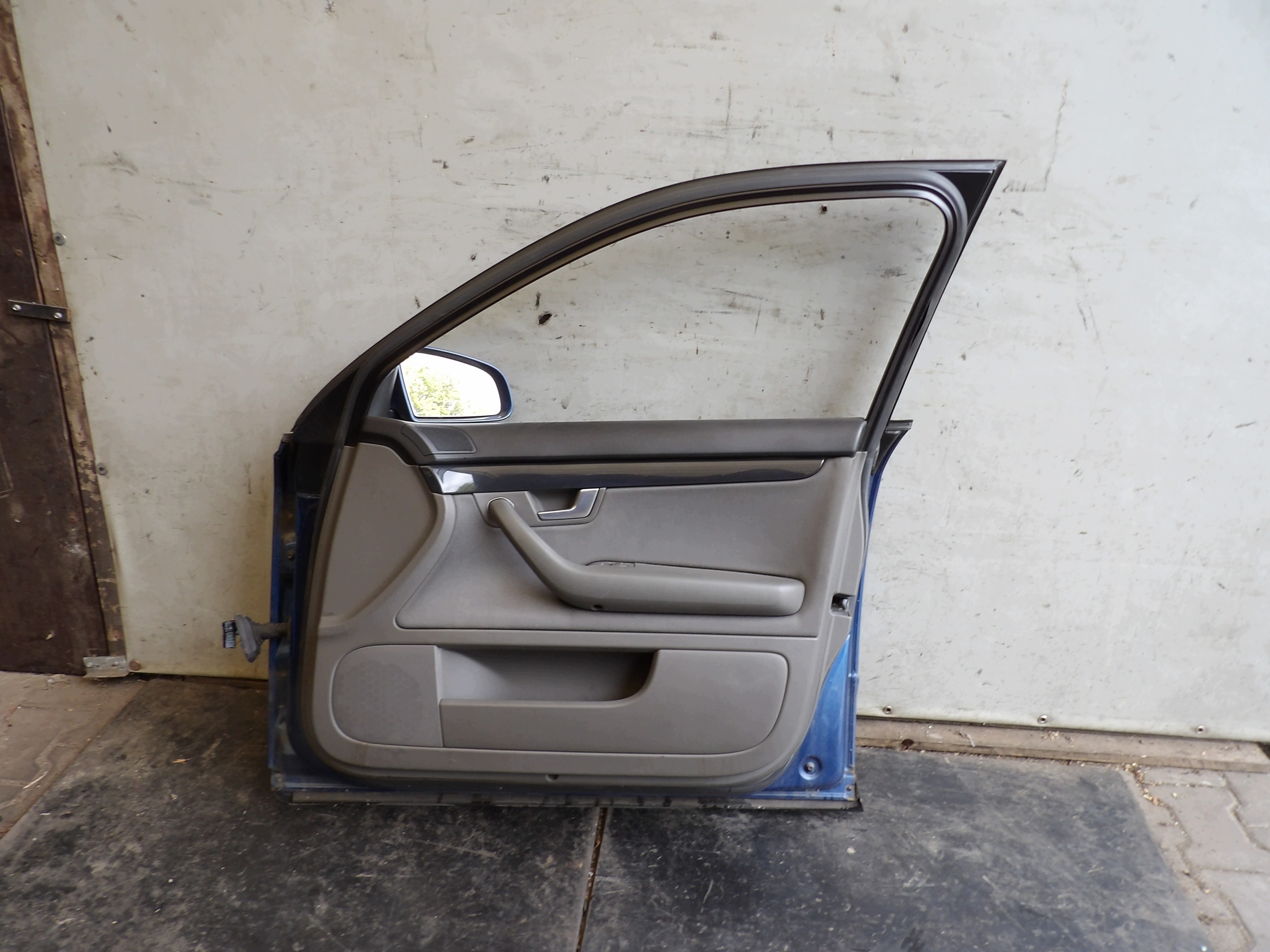 Audi A4 b6 door front right sedan LZ5C