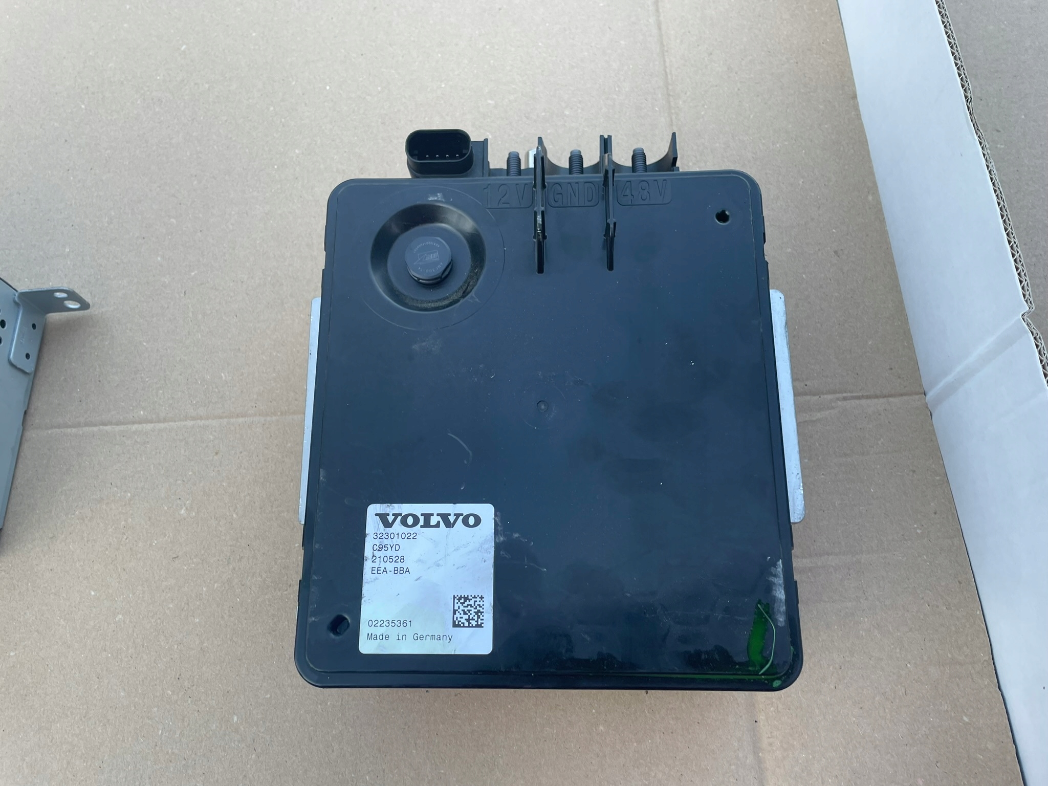 VOLVO V60 II S60 III S90 V90 XC60 II 21r. PRZETWORNICA INWERTER 32301022