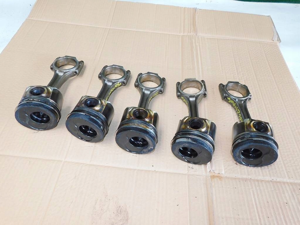 VW TOUAREG I 2.5TDI 174KM 05r TŁOK + KORBOWÓD Typ samochodu 4x4/SUV Samochody osobowe