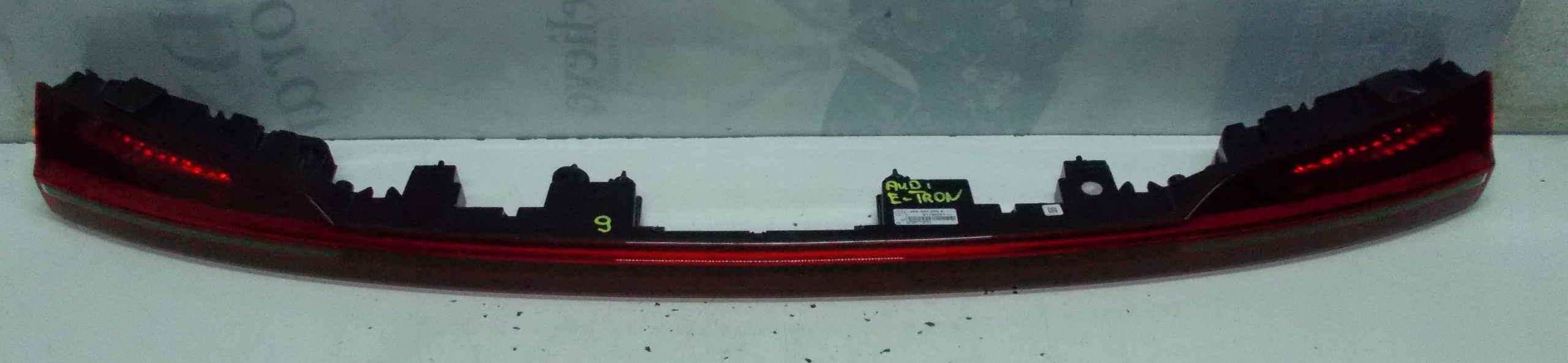 AUDI Е-ТРОН ФАРА ЗАД. ЗАДНЯ КРИШКА LEDke945095b