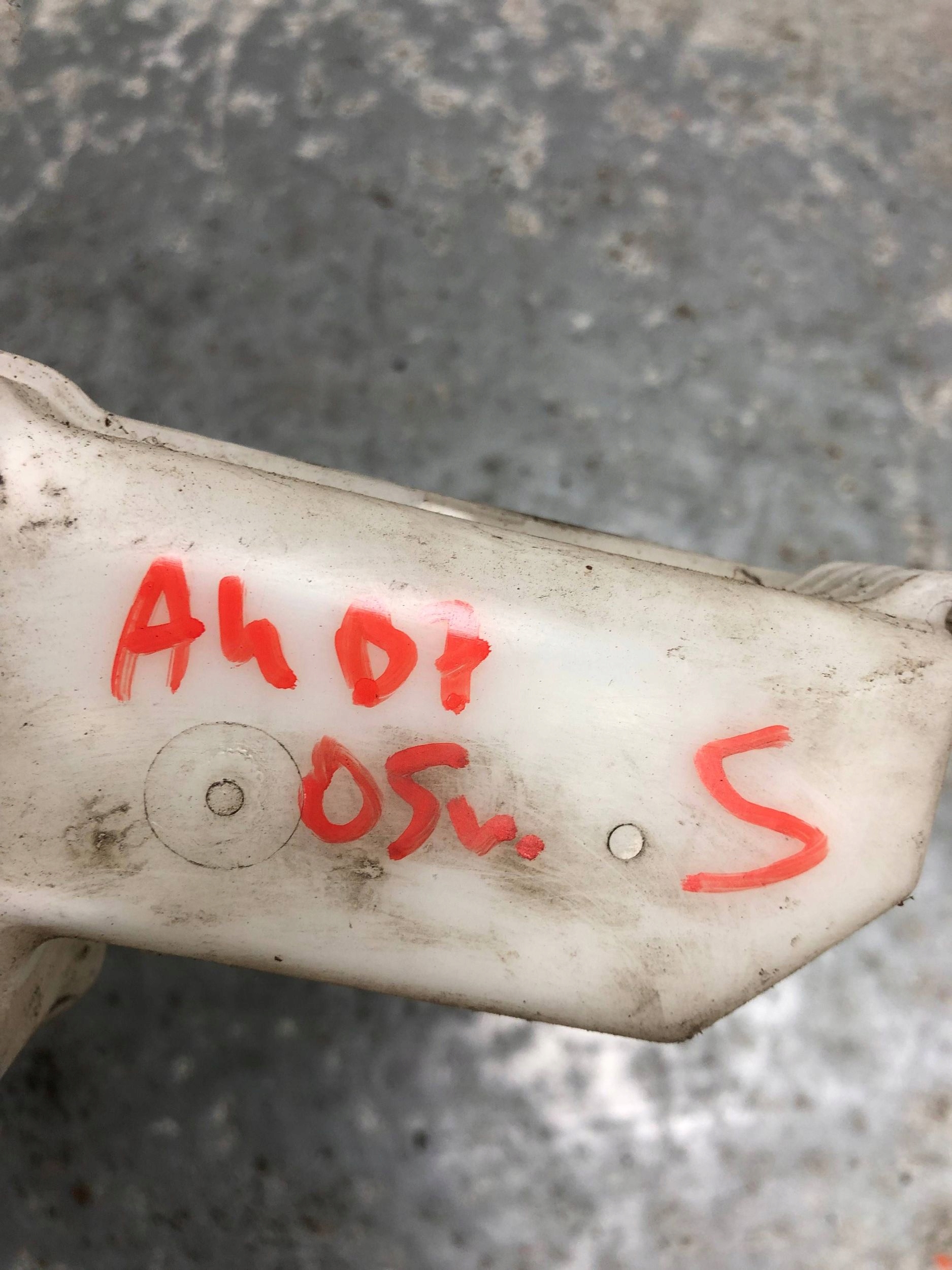 washer fluid tank AUDI A4 B7 8E0955451AP