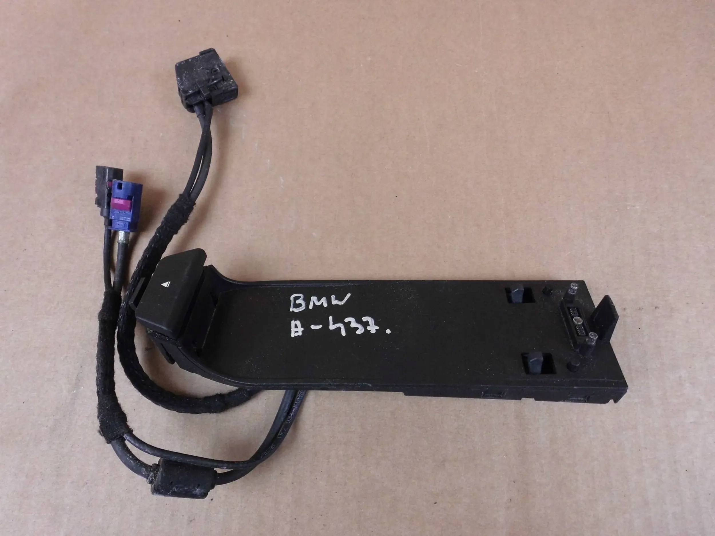 BMW 5 F10 F11 G07 G11 bracket for telefon adapter 9220651