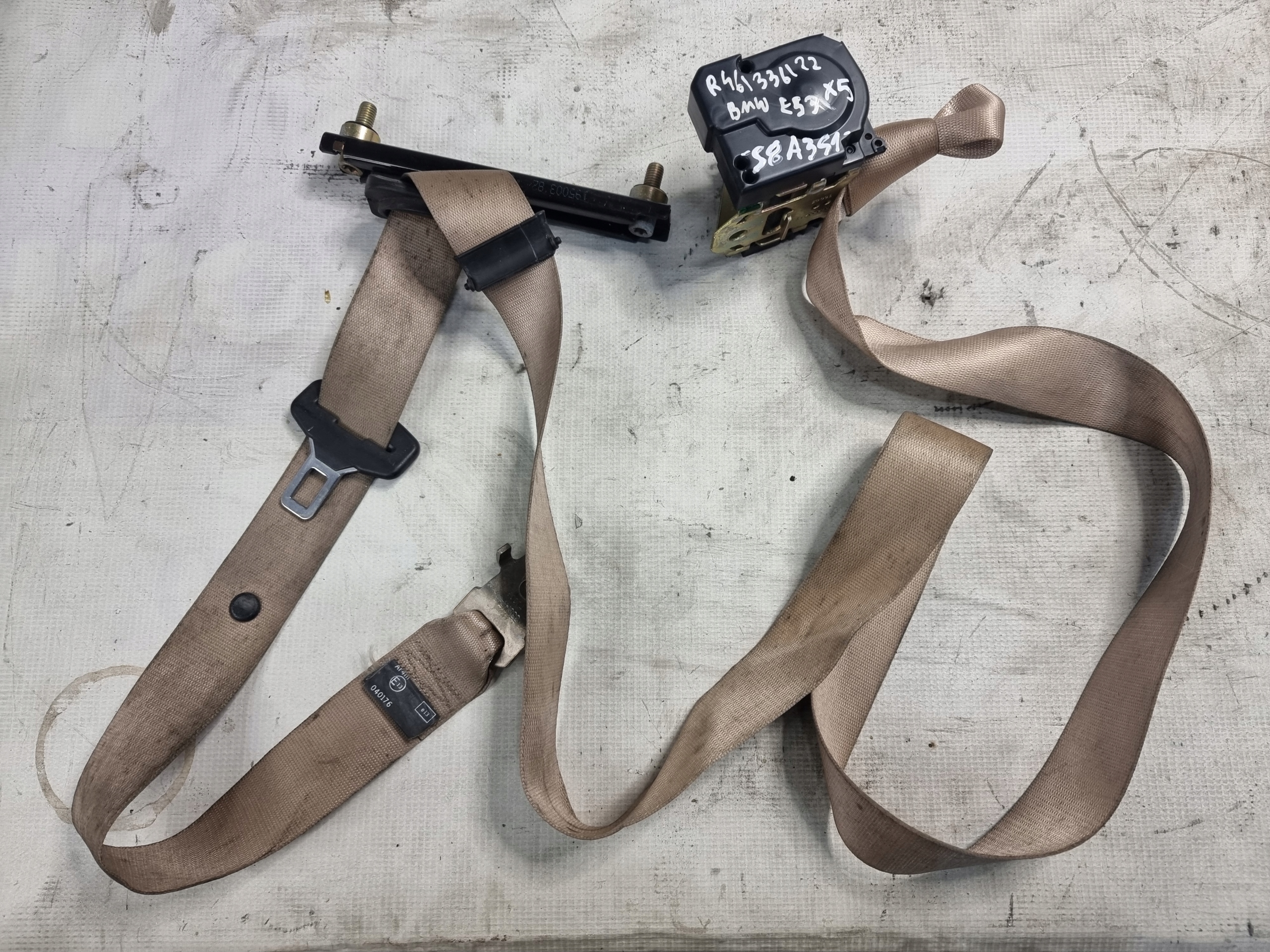 Gurten Sicherheits BEIGE links heck BMW X5 E53 00r