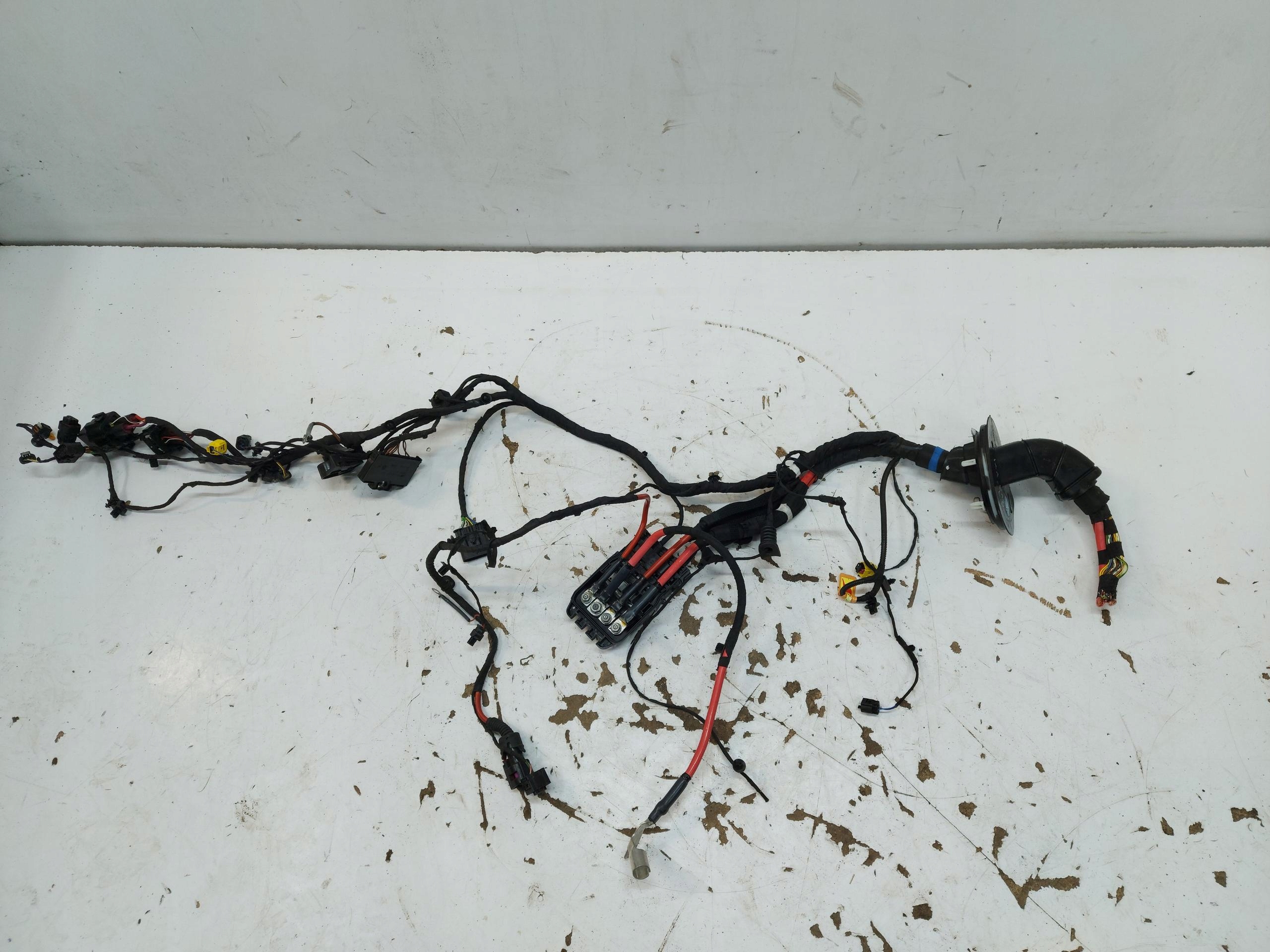BMW iX1 X1 U11 bundle komory of the engine left 9827016