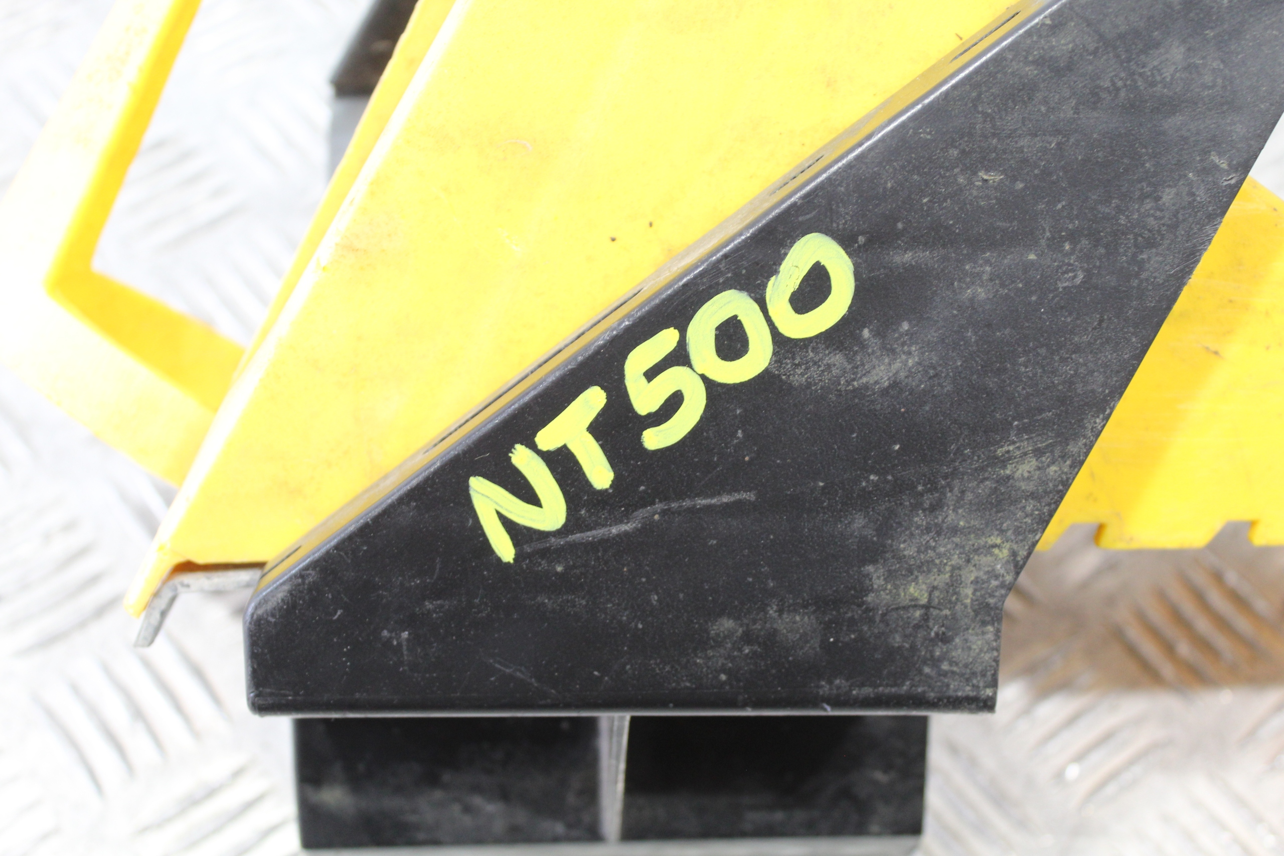bracket holder KLINA NISSAN NT500