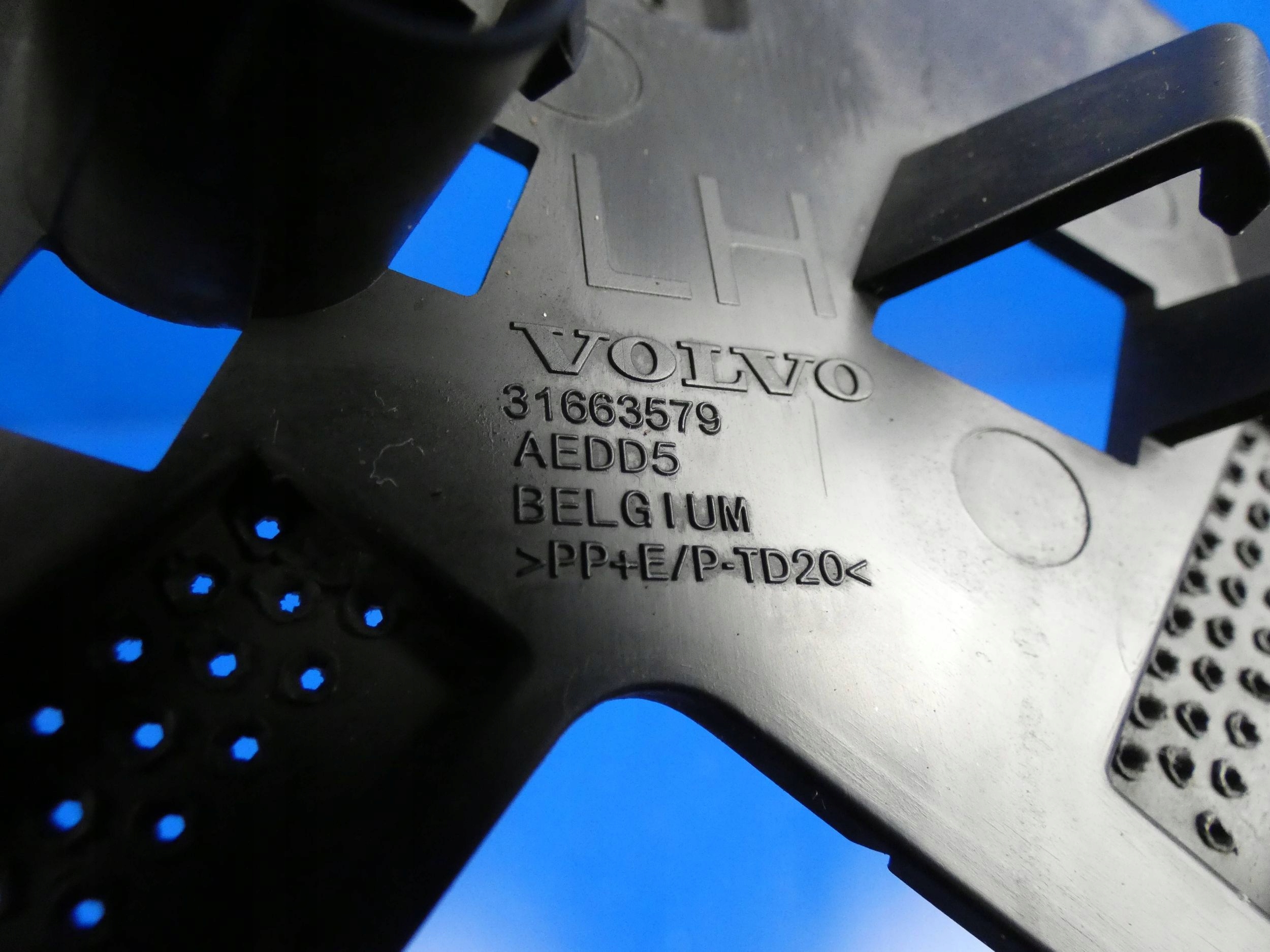 VOLVO V60 II S60 III 18- support holder of a bumper left front