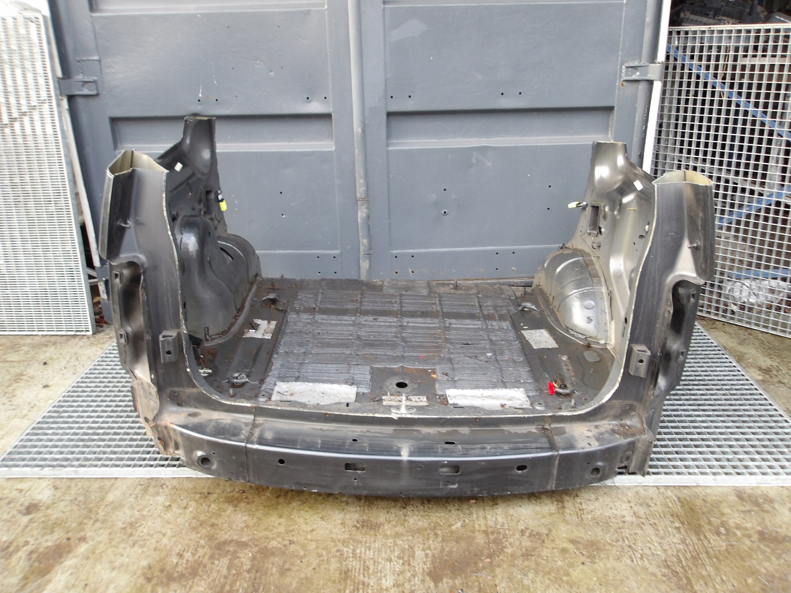 DODGE NITRO PAS TYLNY BŁOTNIK PRAWY LEWY WANNA TYŁ