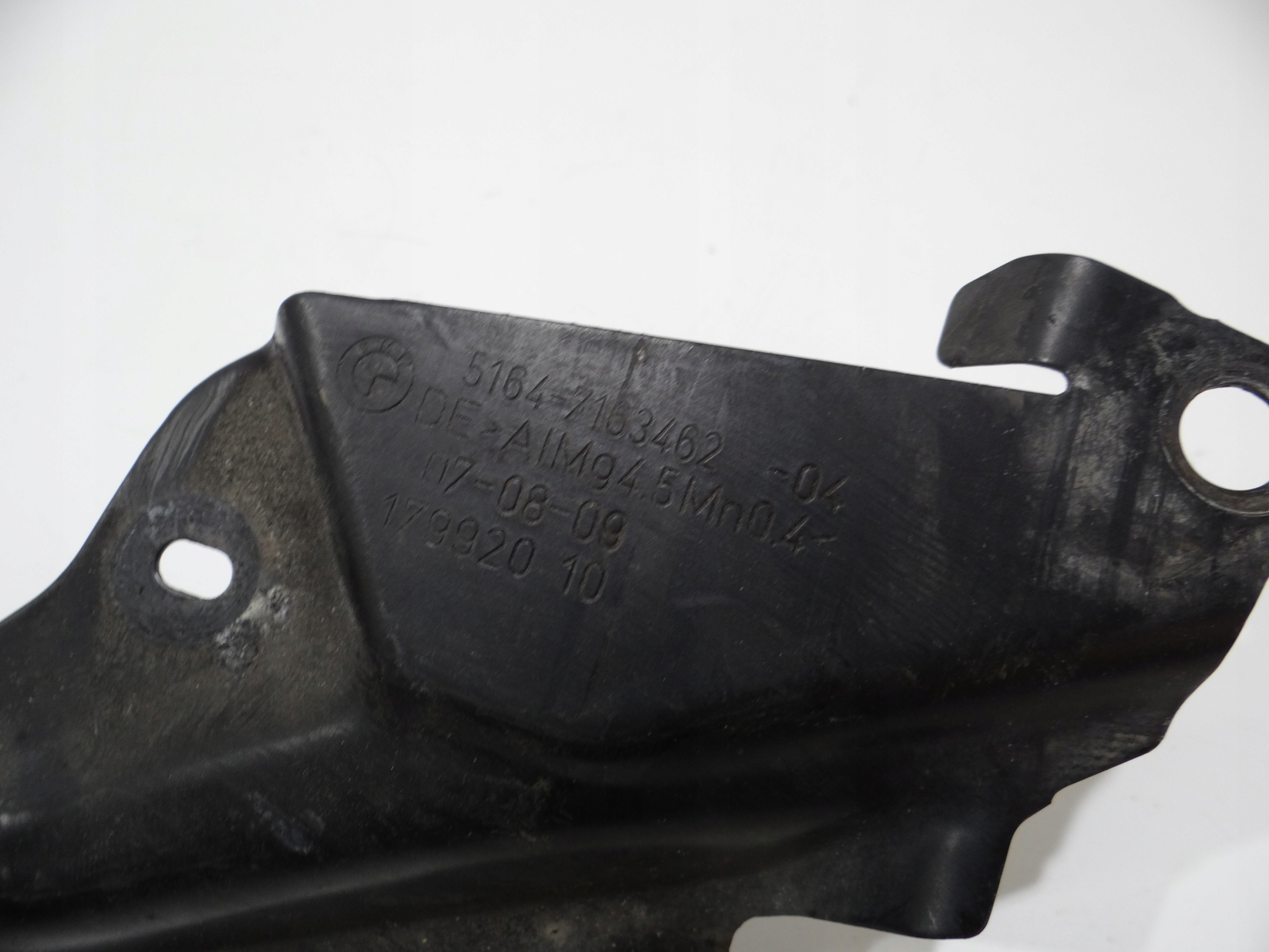 Support plaque Pare choc SRODKOWE BMW E60 E61 LCI 7163462 (4614908)