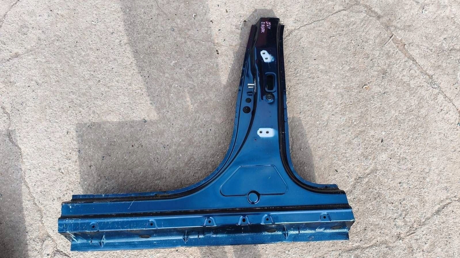 pillar nadwozia central left side Dacia Bigster R1310 TERRQ