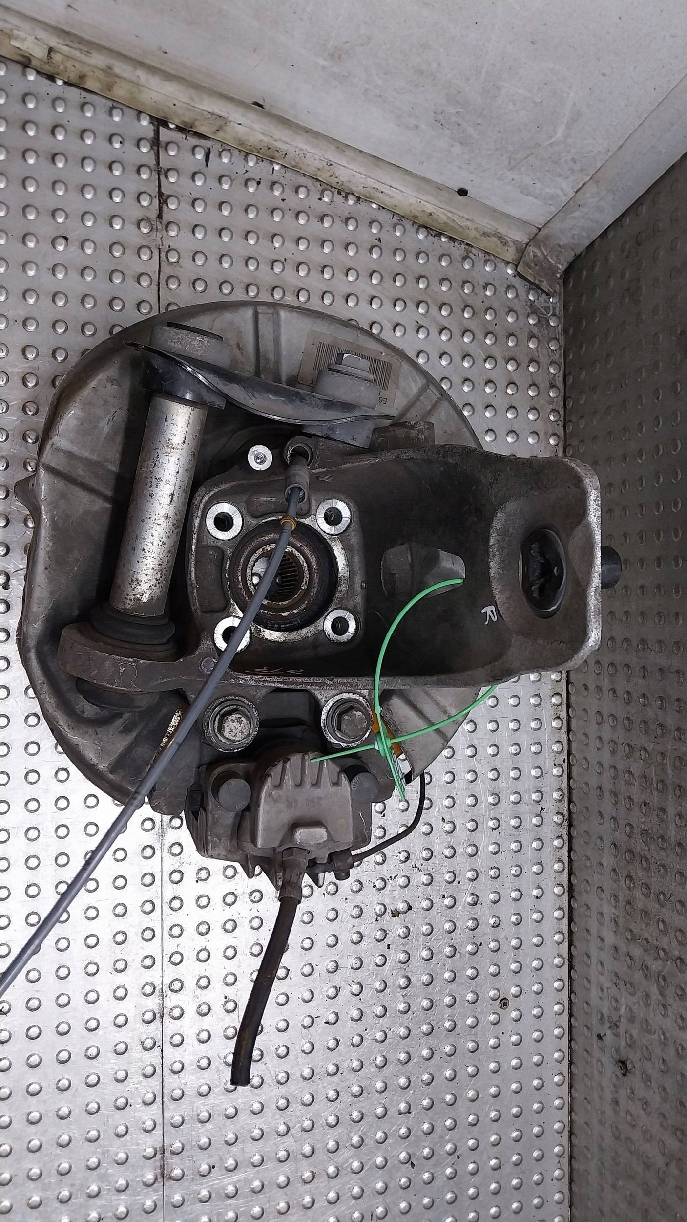 otoč čepu pravý záď 6770924 BMW E61