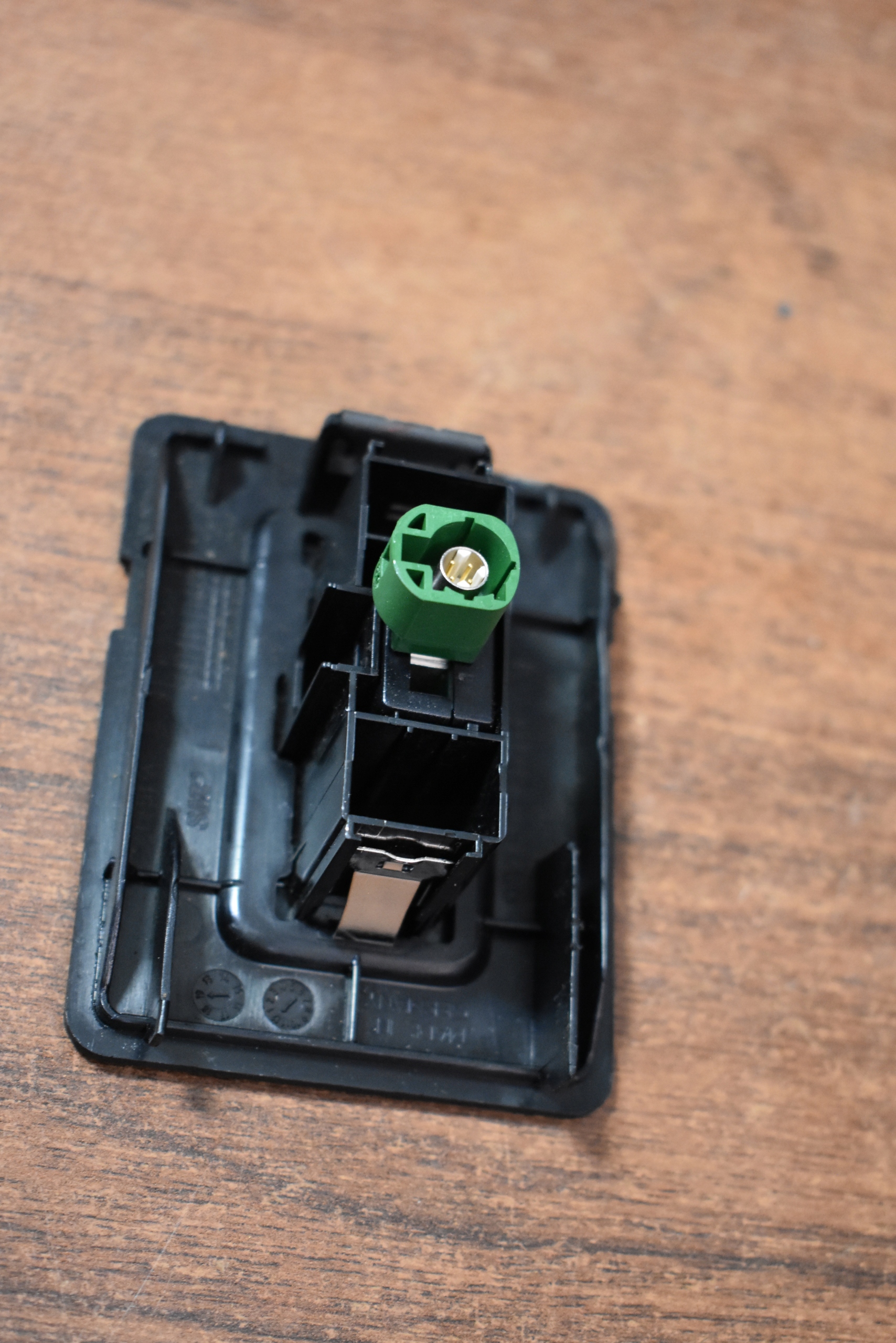 IDEALNY PANEL ZLACZE USB PORSCHE 1