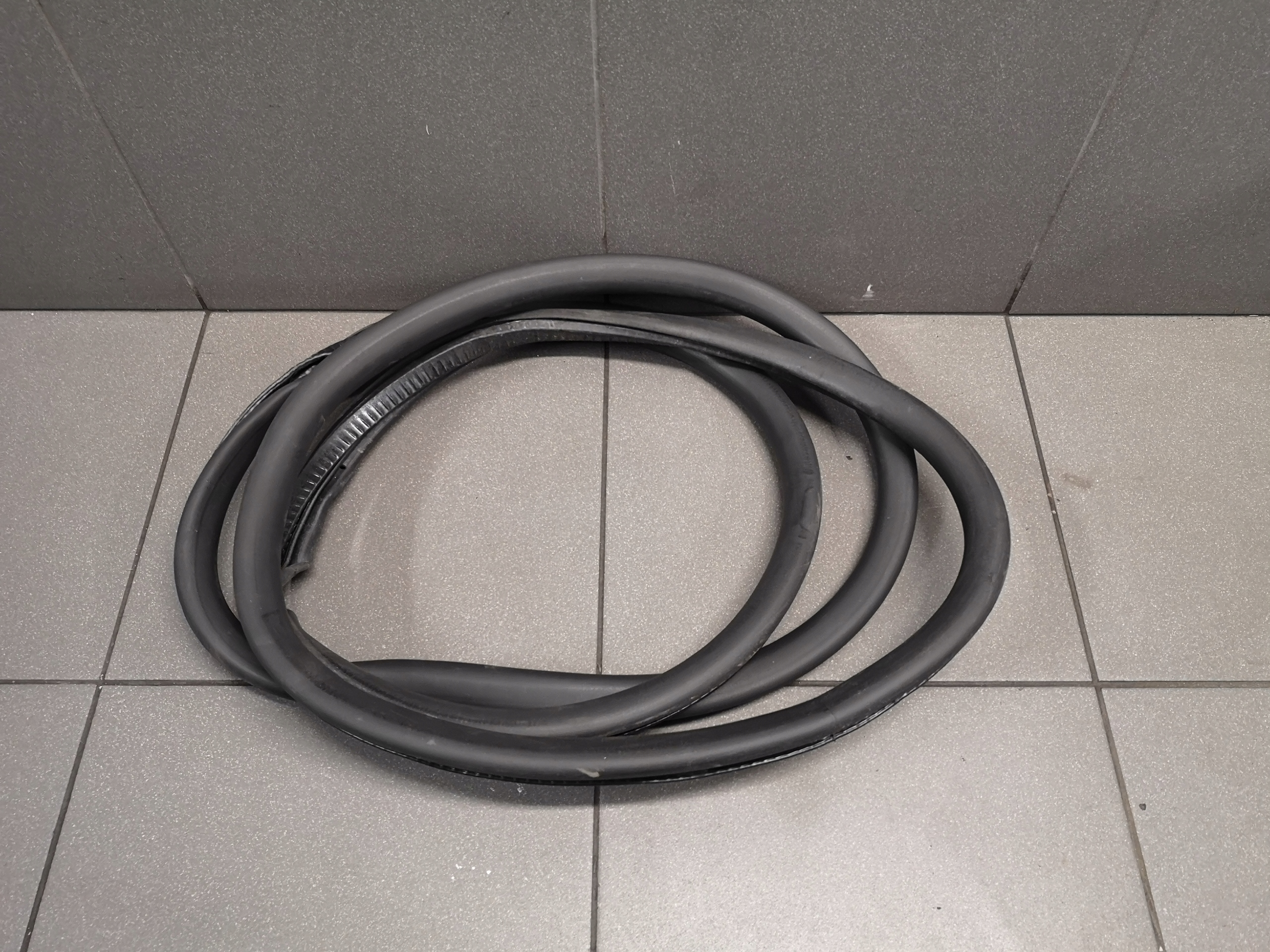 USZCZELKA DRZWI LEWY PRZÓD AUDI A8 D3