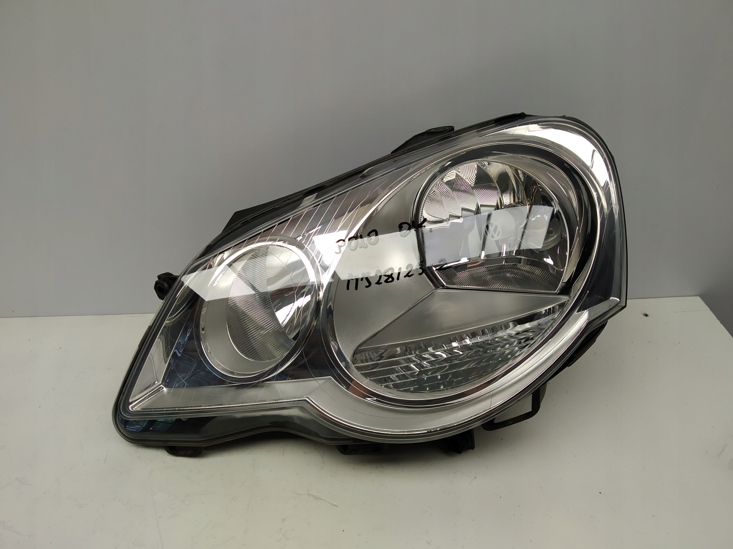 05-09r Polo IV lift reflektor light front left originál 6Q1941007AR 9n