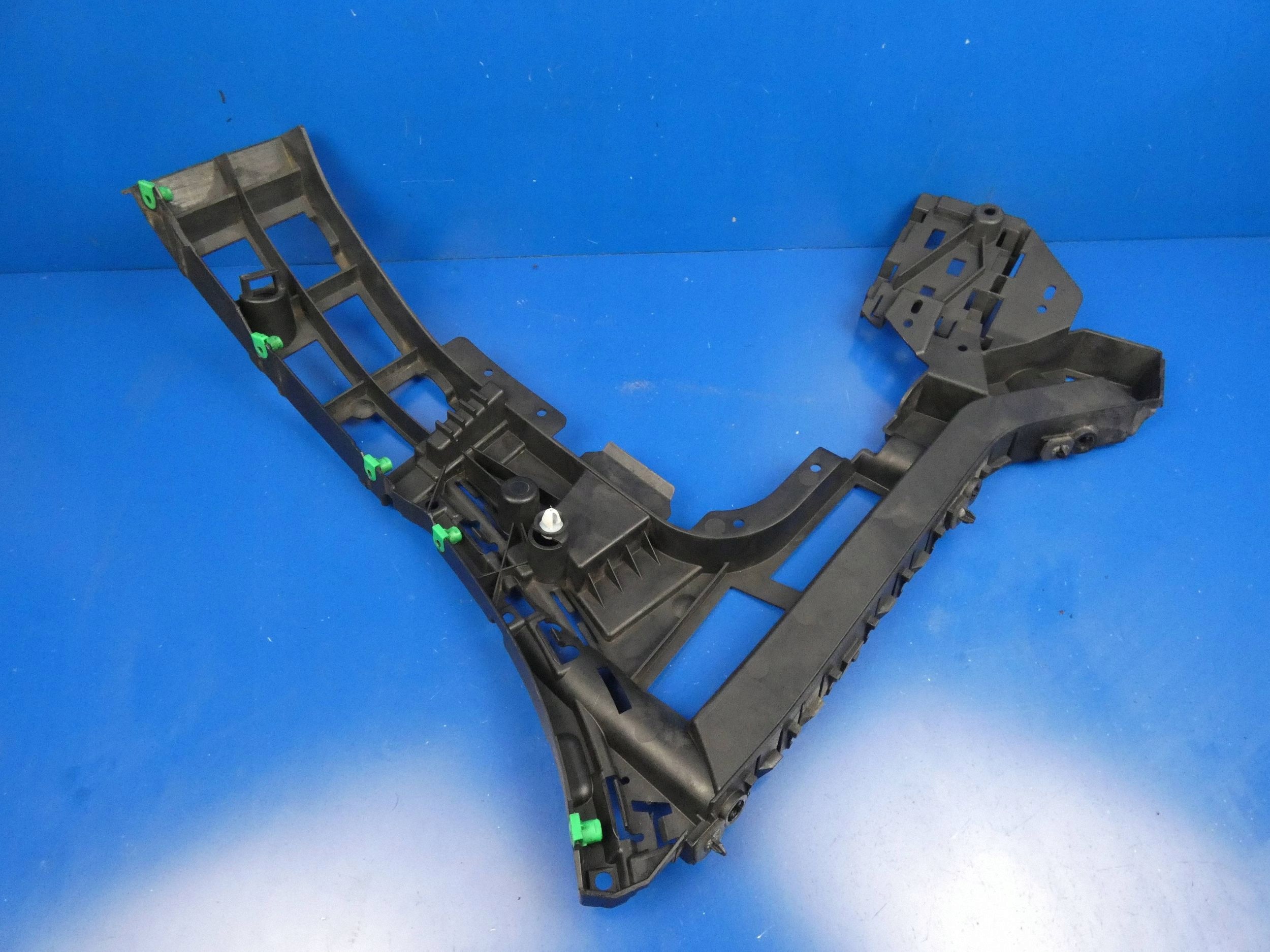 VOLVO XC90 II support holder bracket of a bumper left rear part