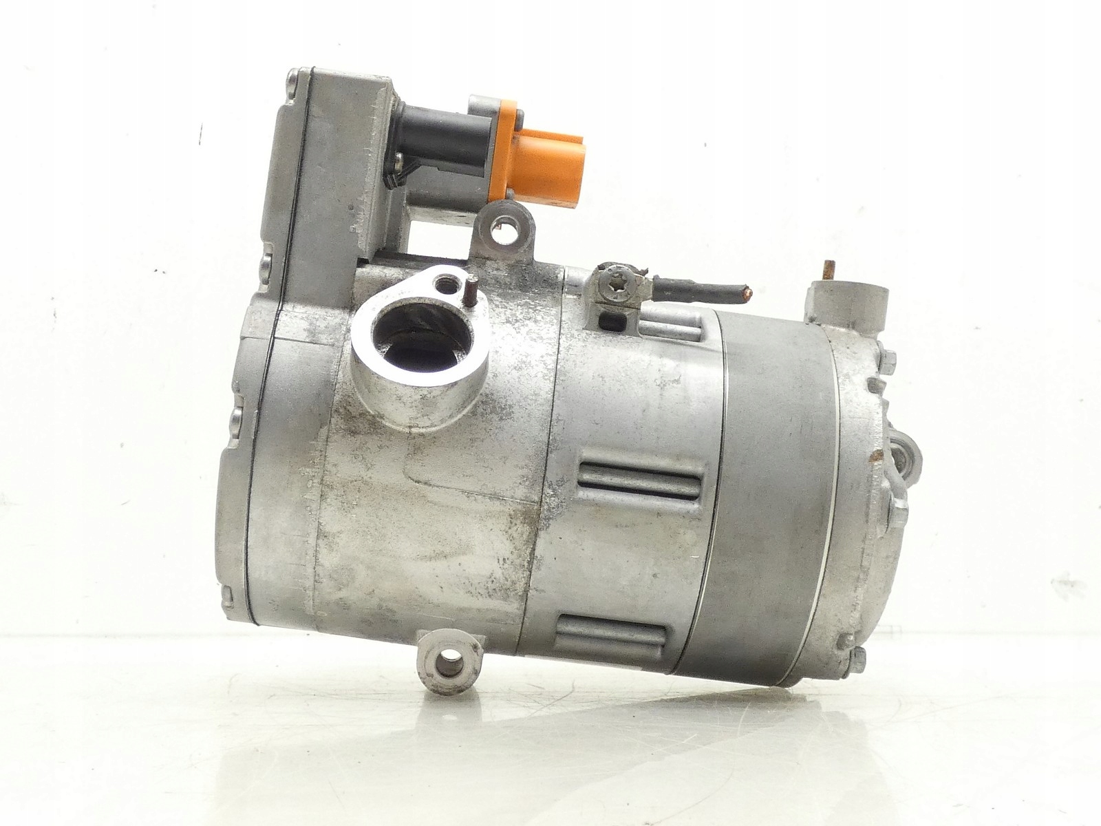 compressor compressor; of the air conditioning VW E-GOLF VII 5QE816803D