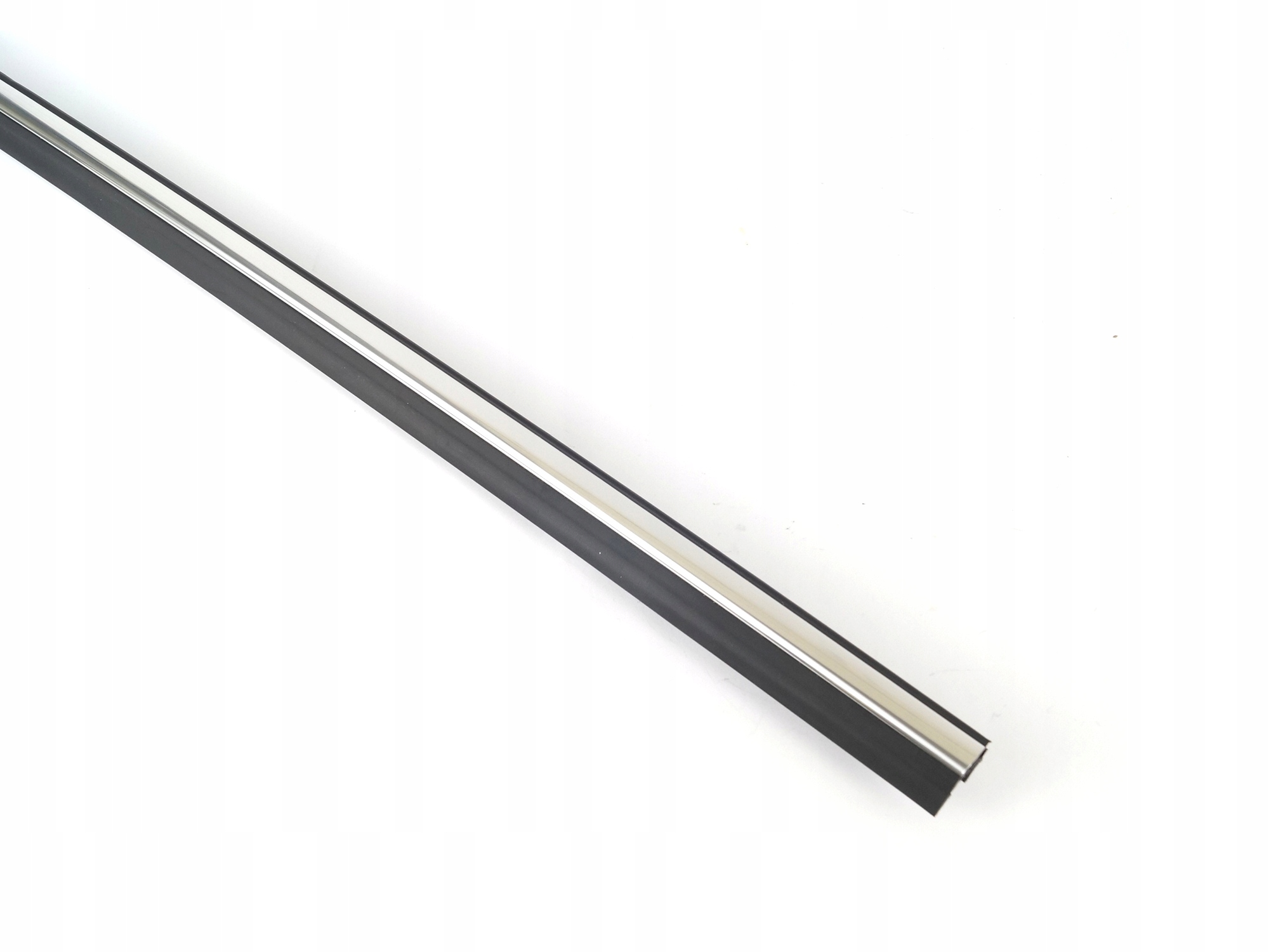 

Listwa uszczelka flokowana przyszybowa chrom 107cm