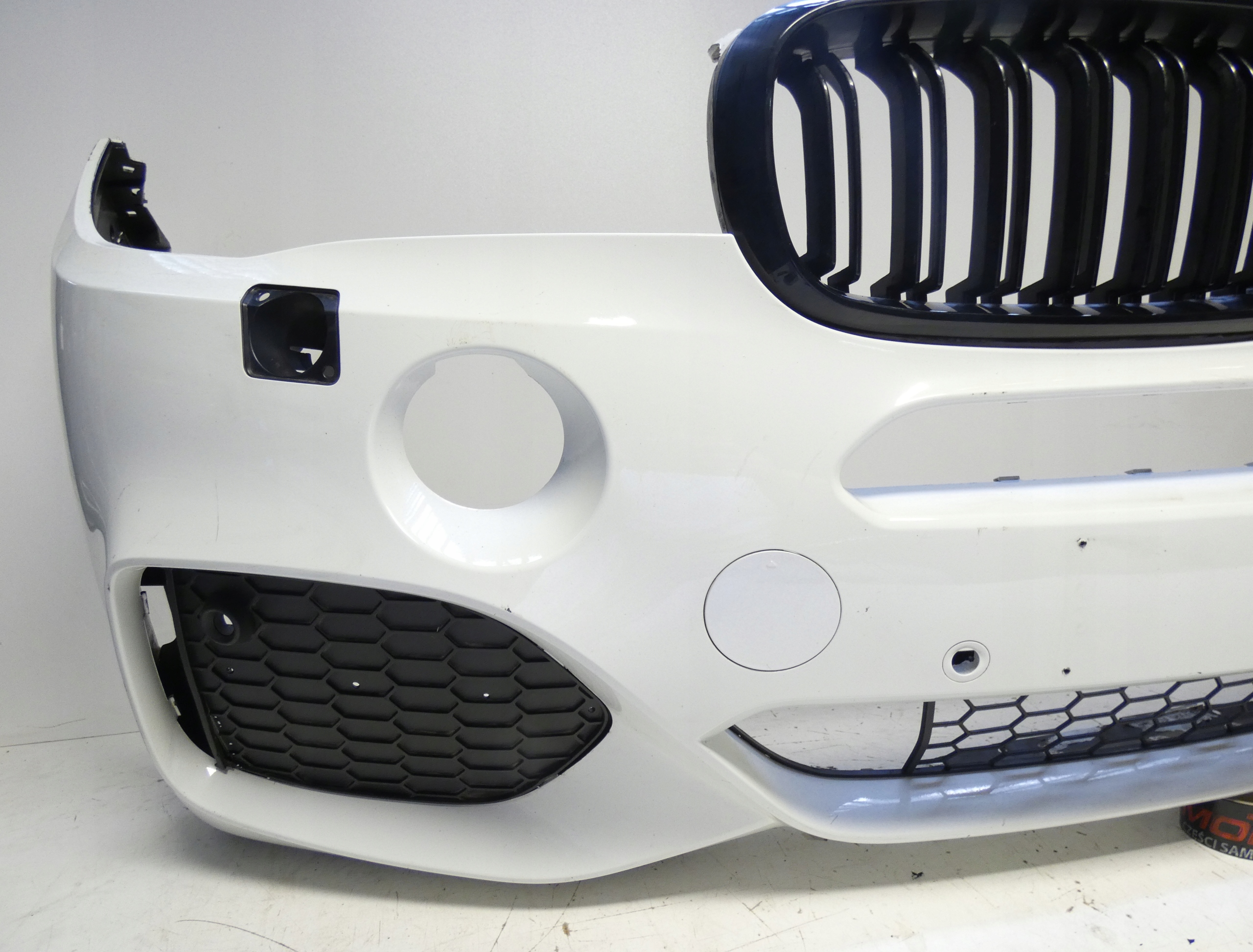 BMW X5 F15 M-PAKIET 8054014 2013-2018 POD 4 PDC SPRYSKI ZDERZAK PRZEDNI Numer katalogowy części 51118054014