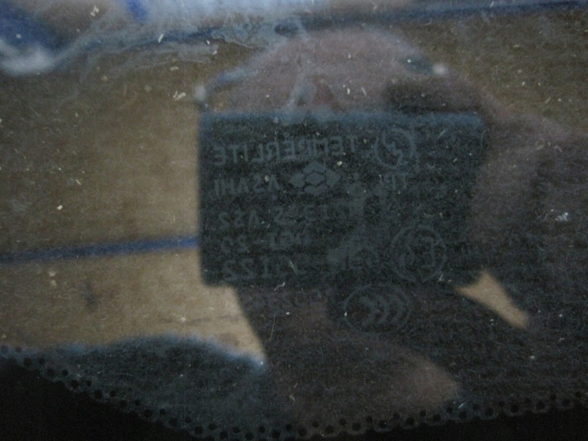 window side MITSUBISHI GRANDIS 06R right front