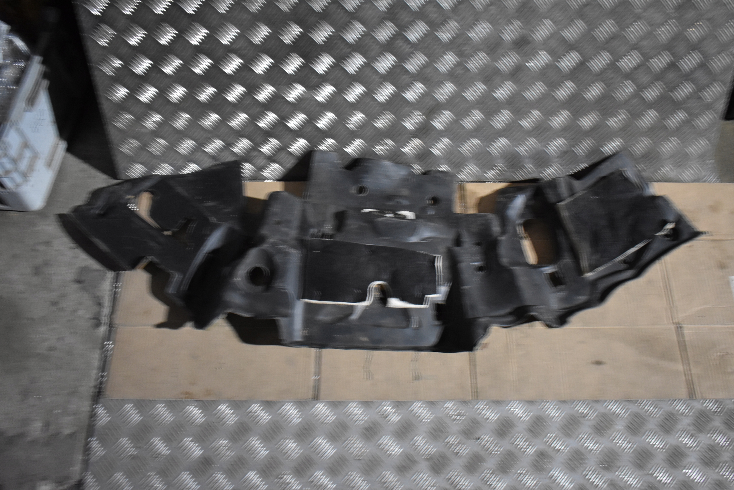 Insonorisation Aile Aile Gauche VW TOUAREG III 1
