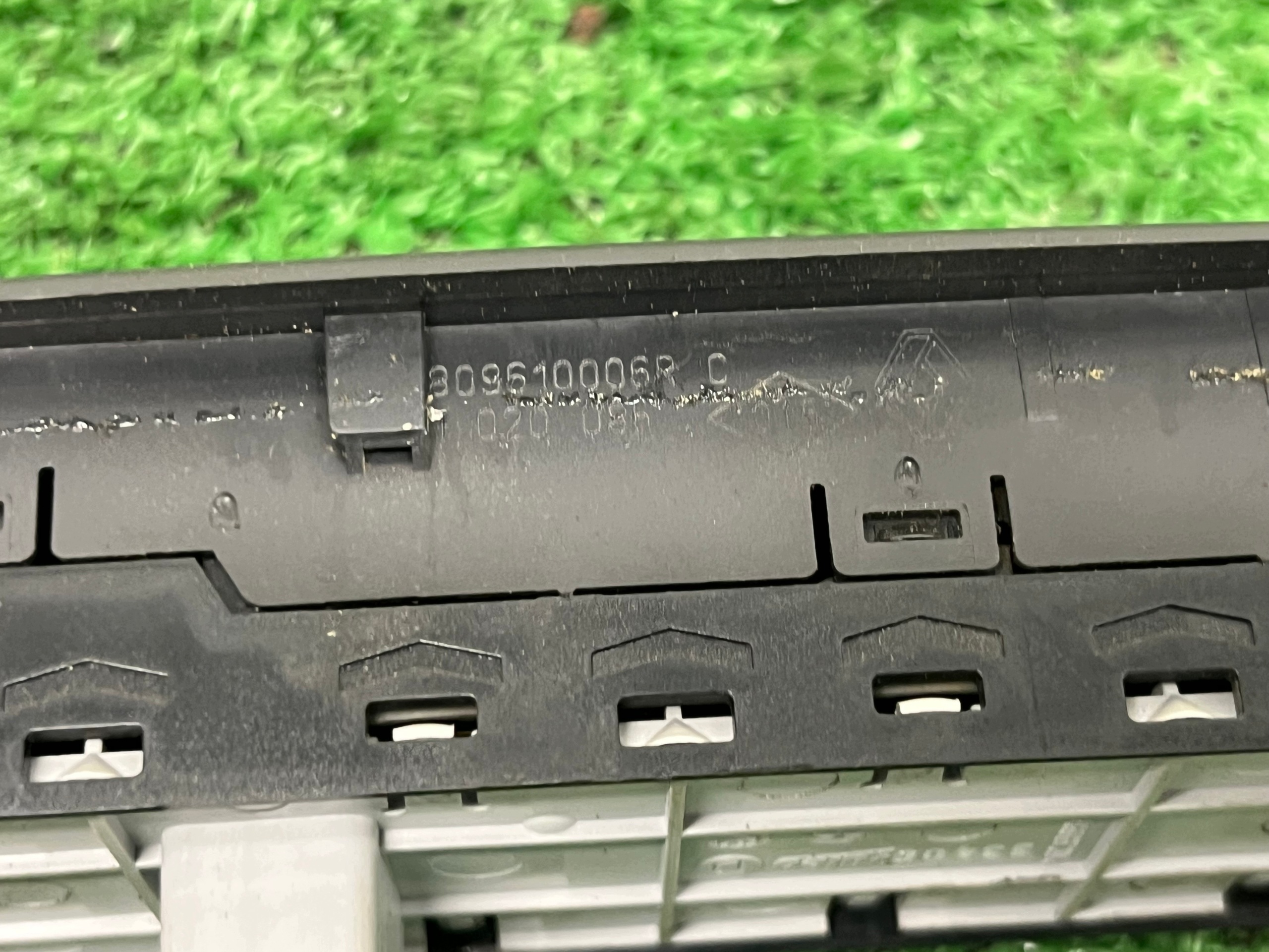 control panel of the window driver´s RENAULT LAGUNA 3 809610006RC