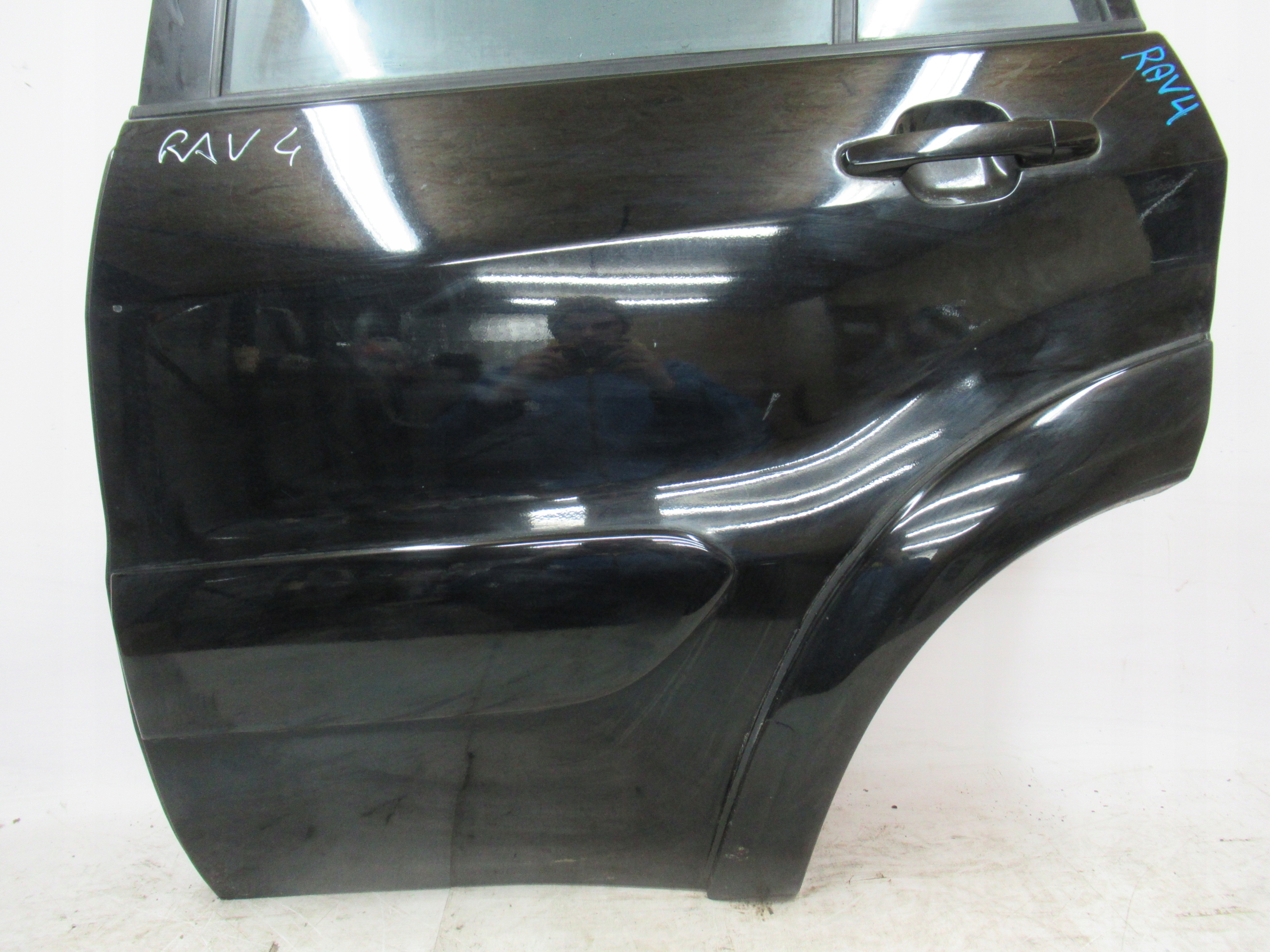 door rear part rear. left TOYOTA RAV4 II 00