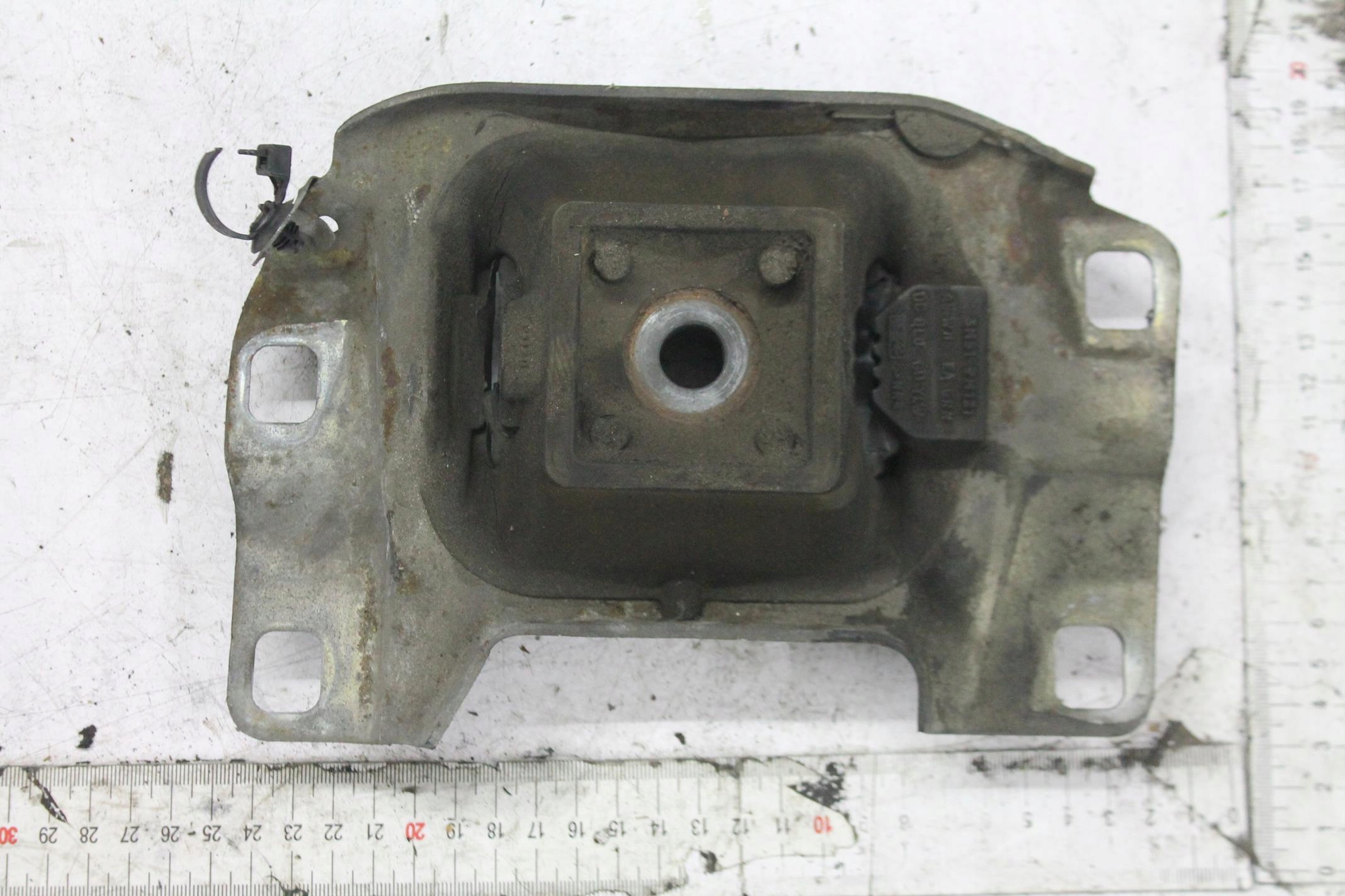 holder engine mount 3M51-7M121 C-MAX LIFT 06-10