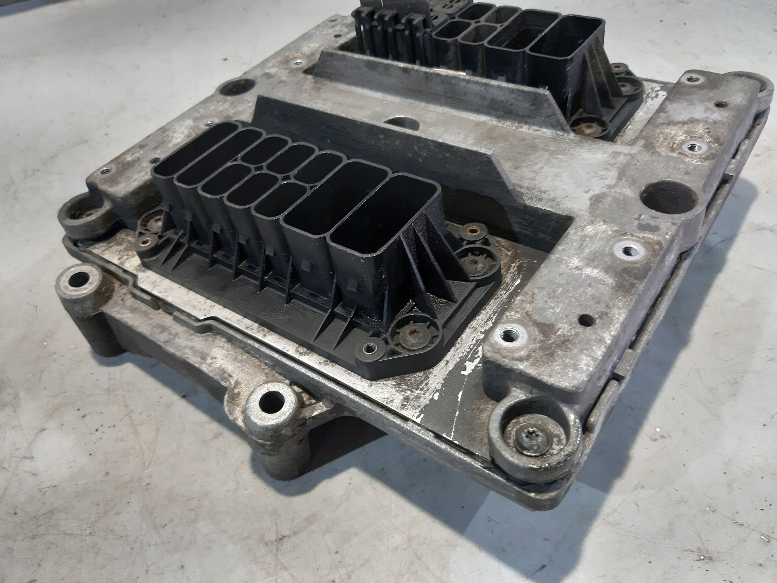 computer control unit of the engine Scania R 420 OE 1805260 DC1215