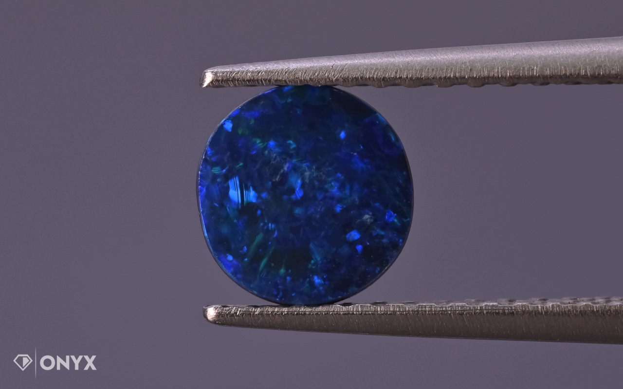 Australský opál, konvexní dubletová deska, kulatý, průměr 5,9 mm