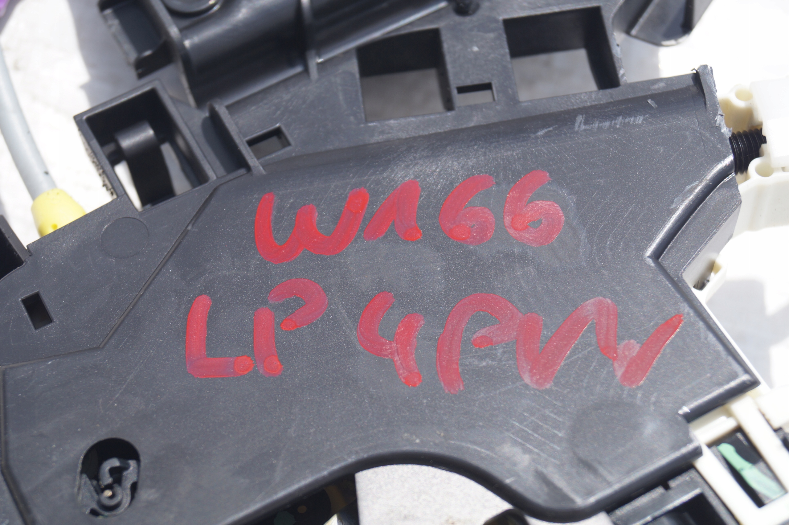 lock door front left MERCEDES ML W166 4 PINY EU