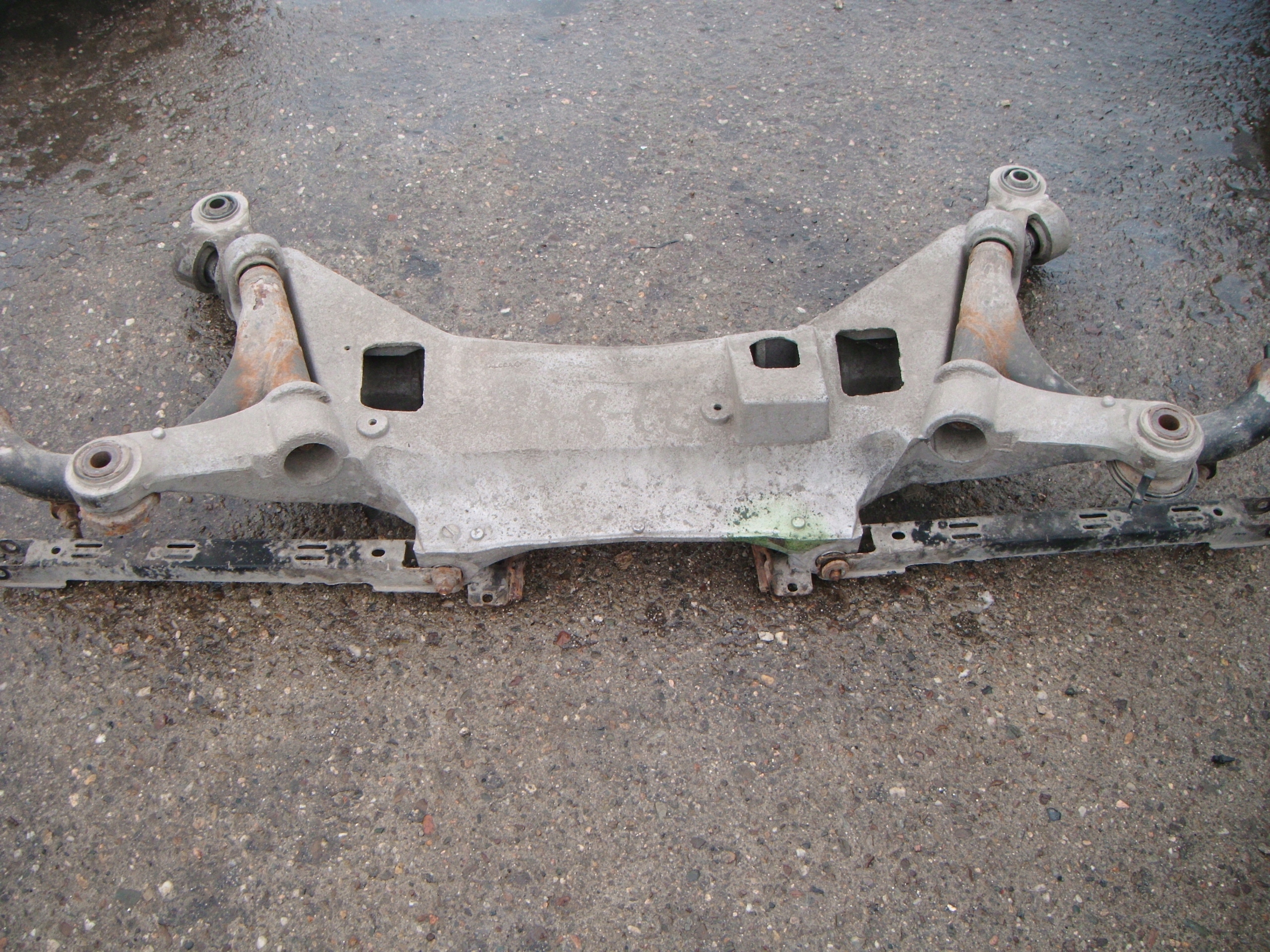 VOLVO V70 II 00 -07 D5 BELKA ZAWIESZENIE TYŁ