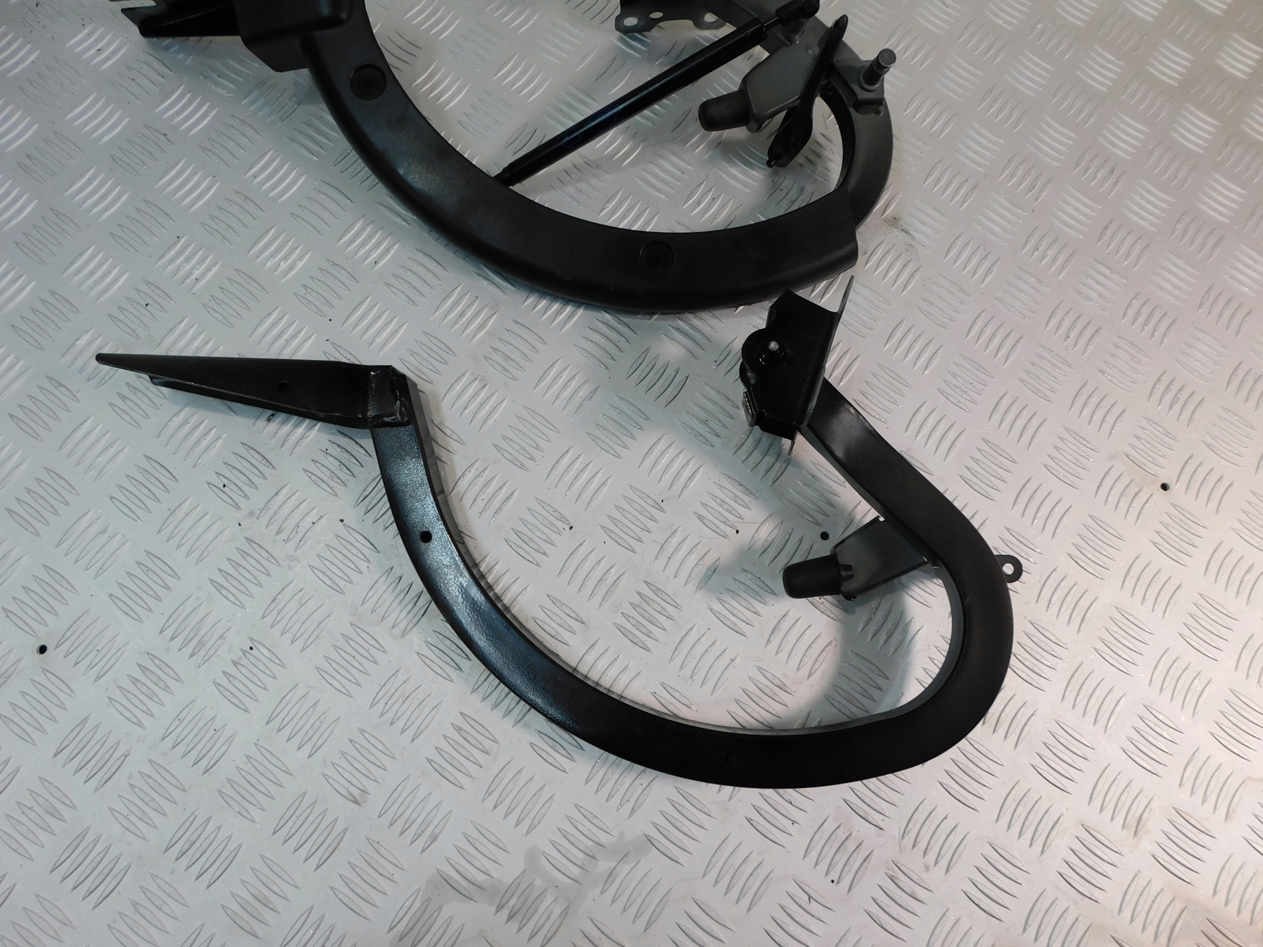 Audi A5 8F 58w hinge hinges bonnet boot komplet 2 sztuki 8W6827301