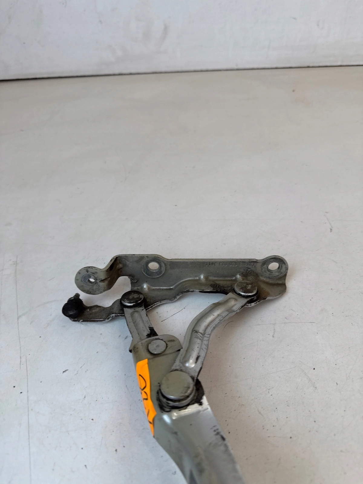 hinge bonnets front front left Skoda Octavia II